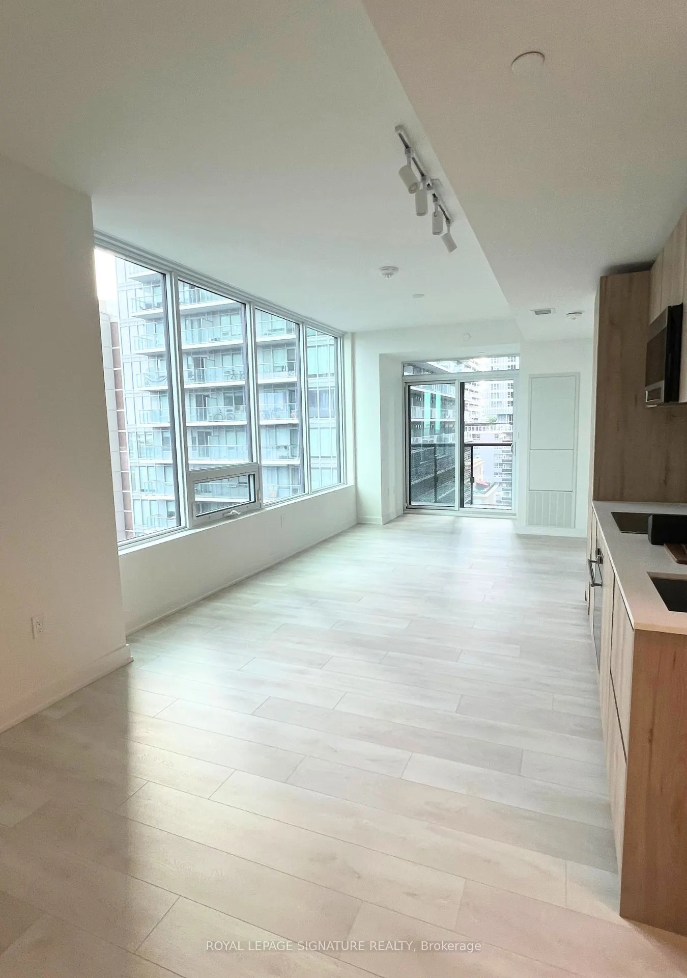 117 Broadway Avenue, #1102