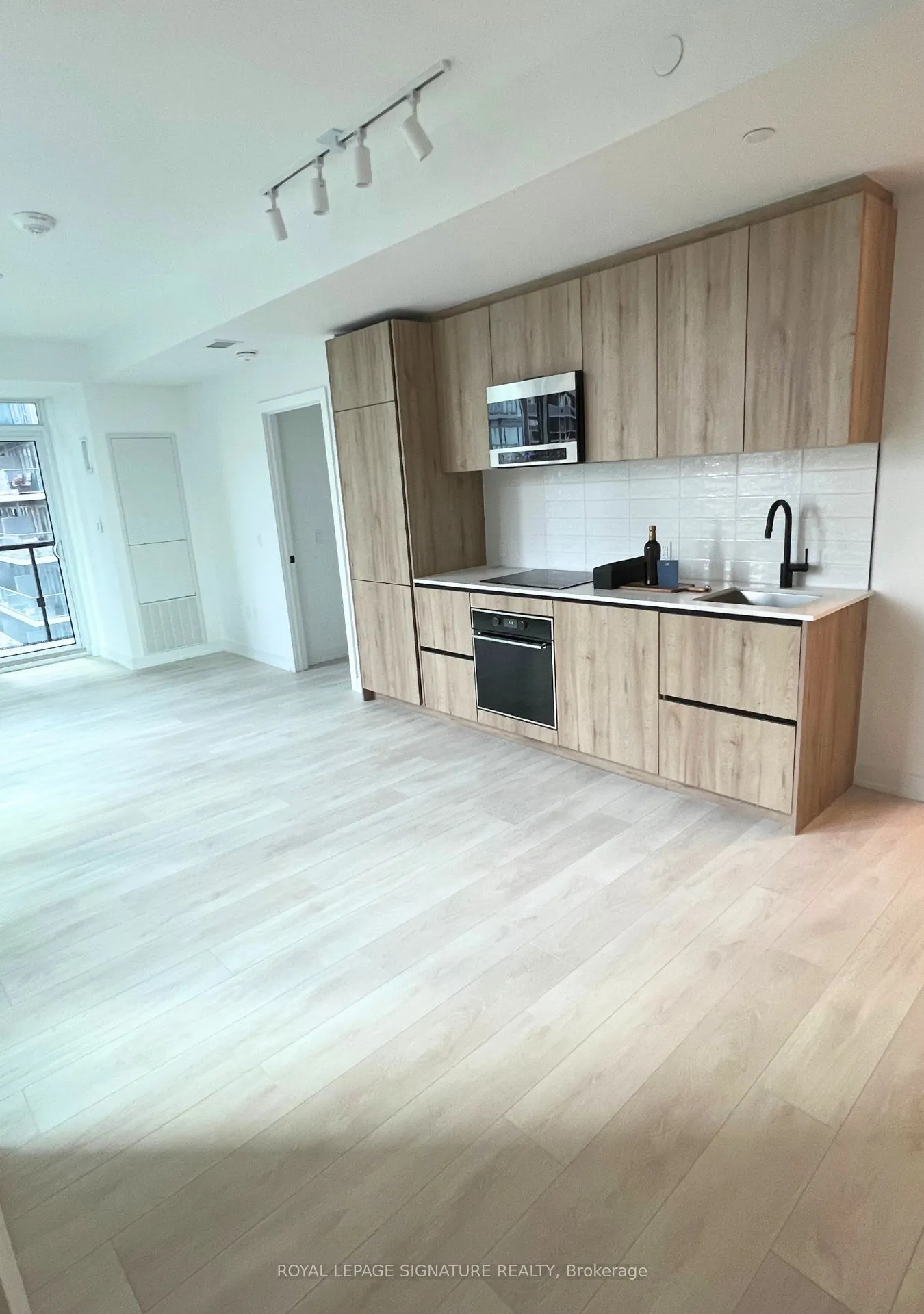 117 Broadway Avenue, #1102