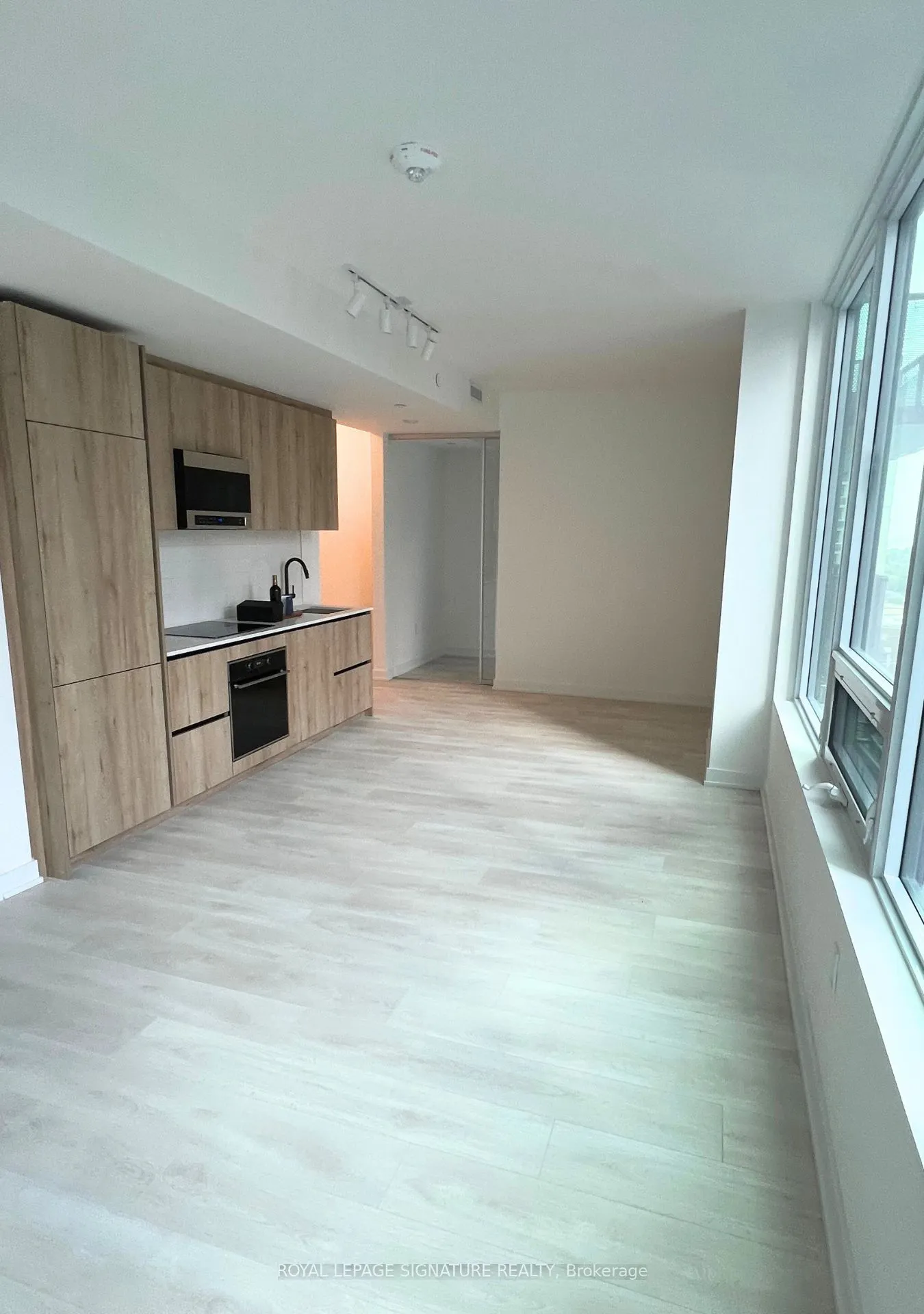 117 Broadway Avenue, #1102