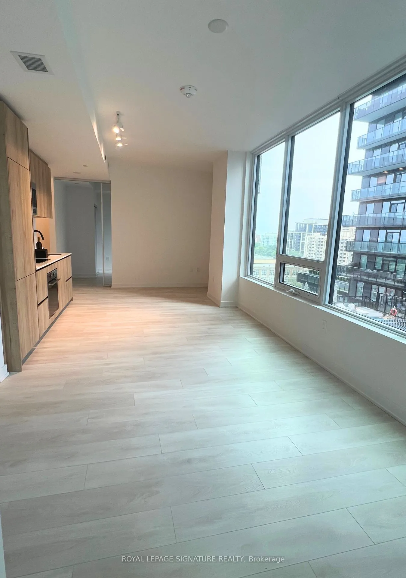 117 Broadway Avenue, #1102