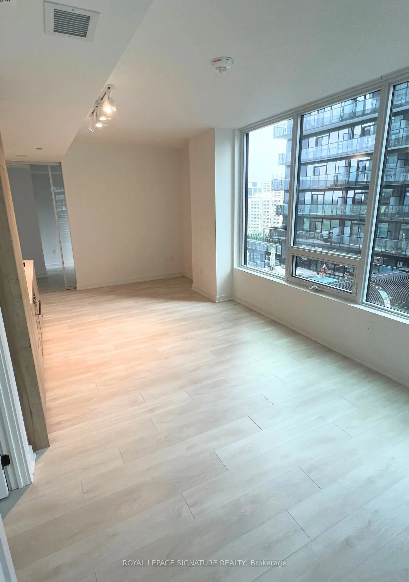 117 Broadway Avenue, #1102