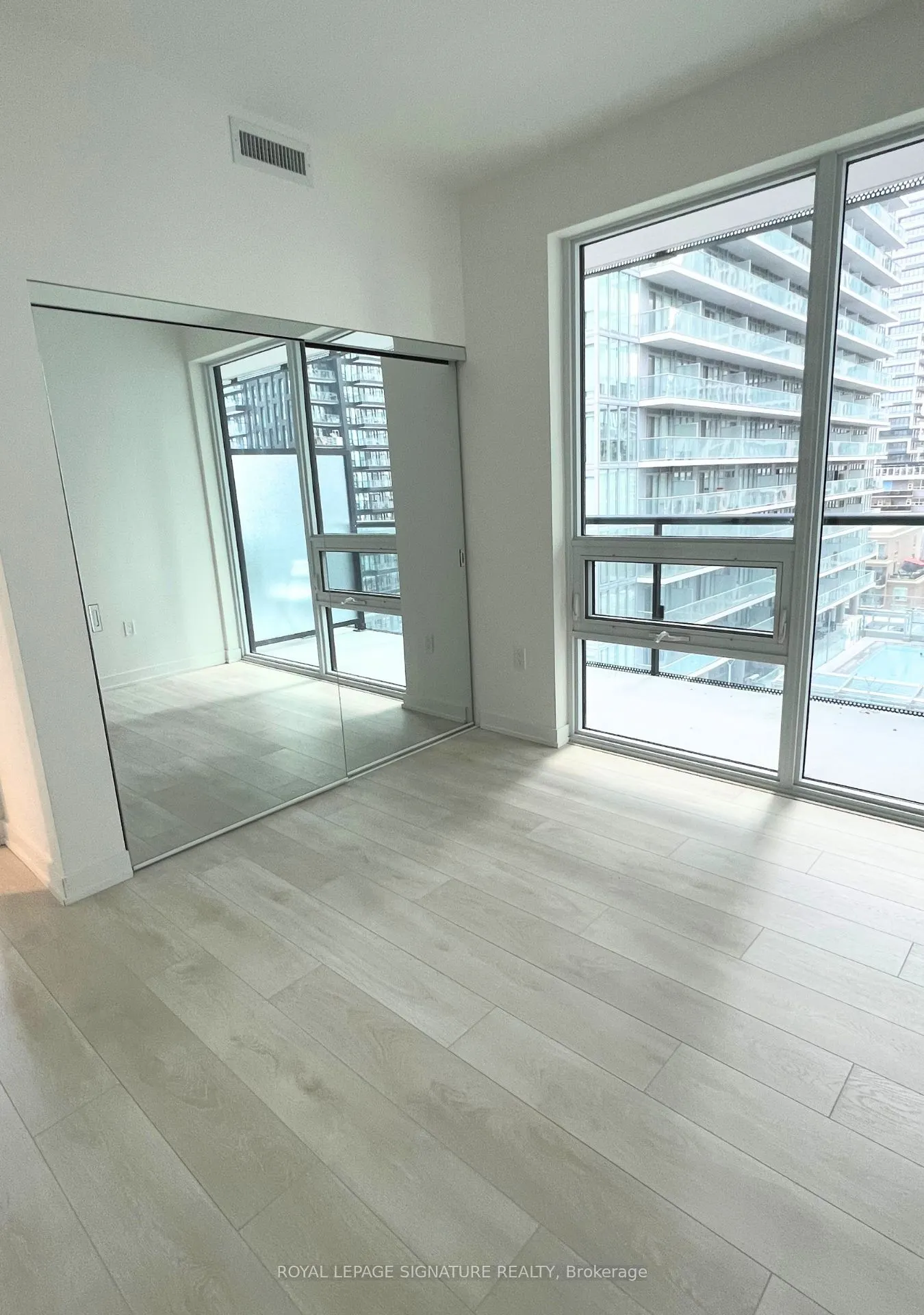 117 Broadway Avenue, #1102