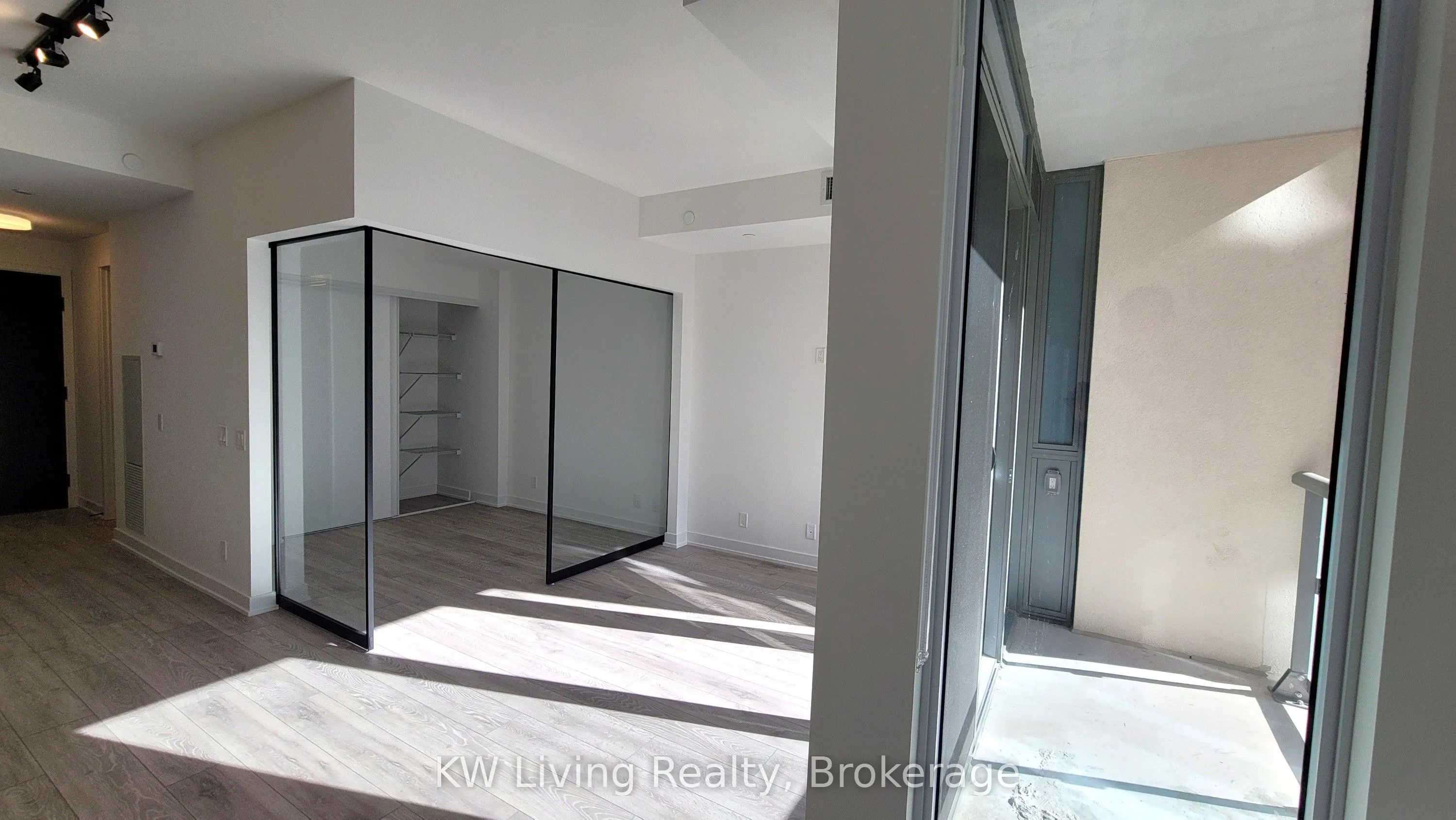 108 Peter Street, #1211