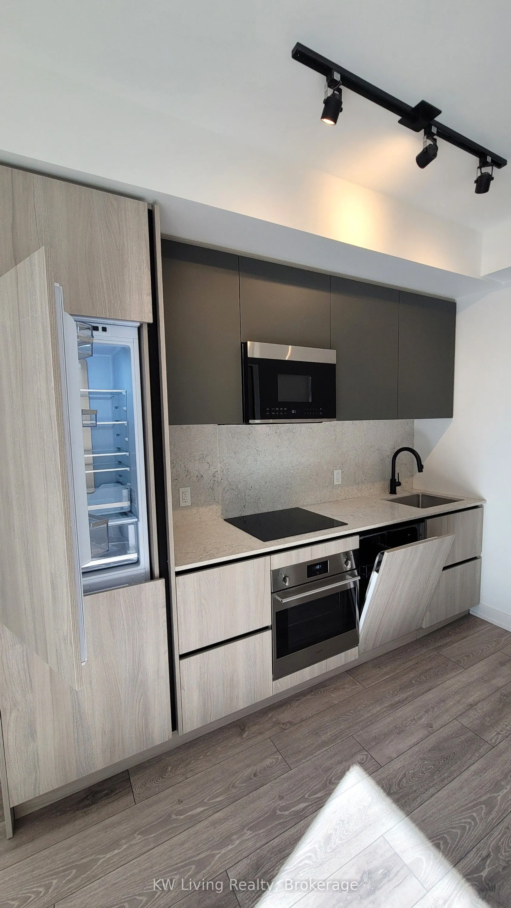 108 Peter Street, #1211