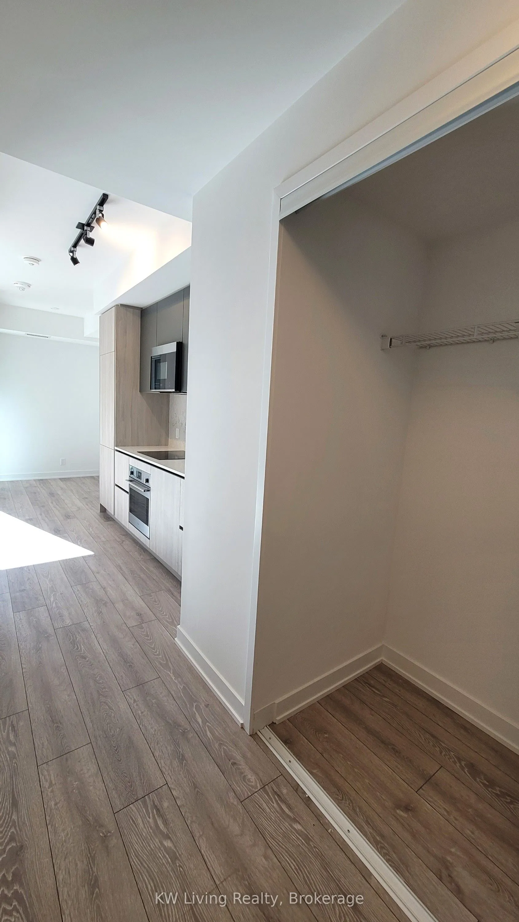108 Peter Street, #1211