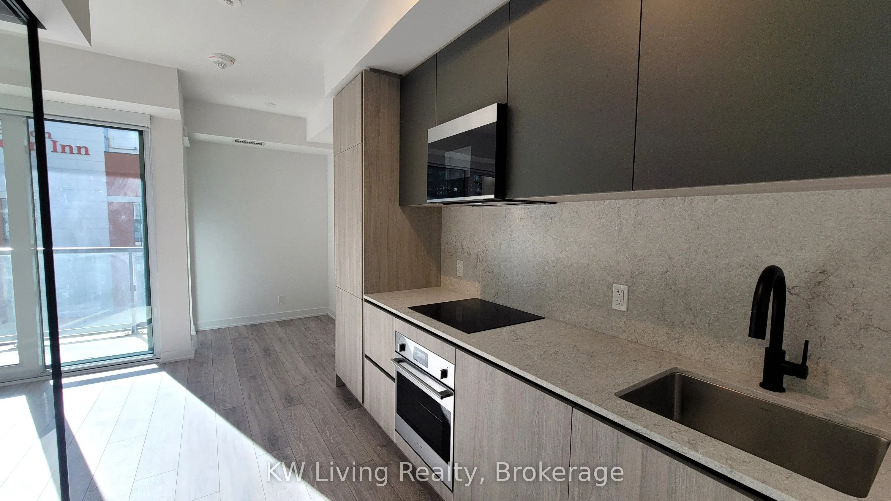 108 Peter Street, #1211