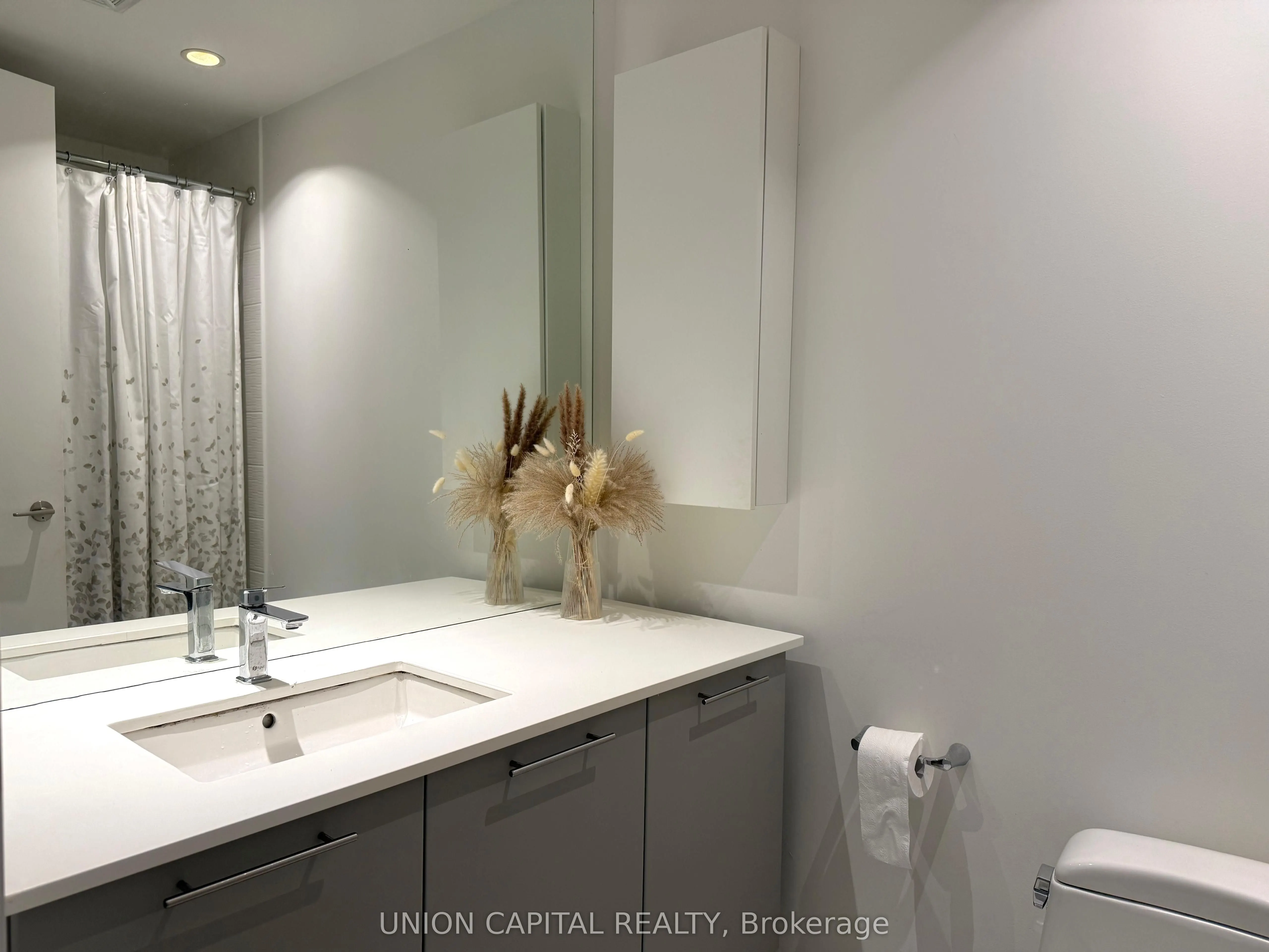 533 Richmond Street, #307
