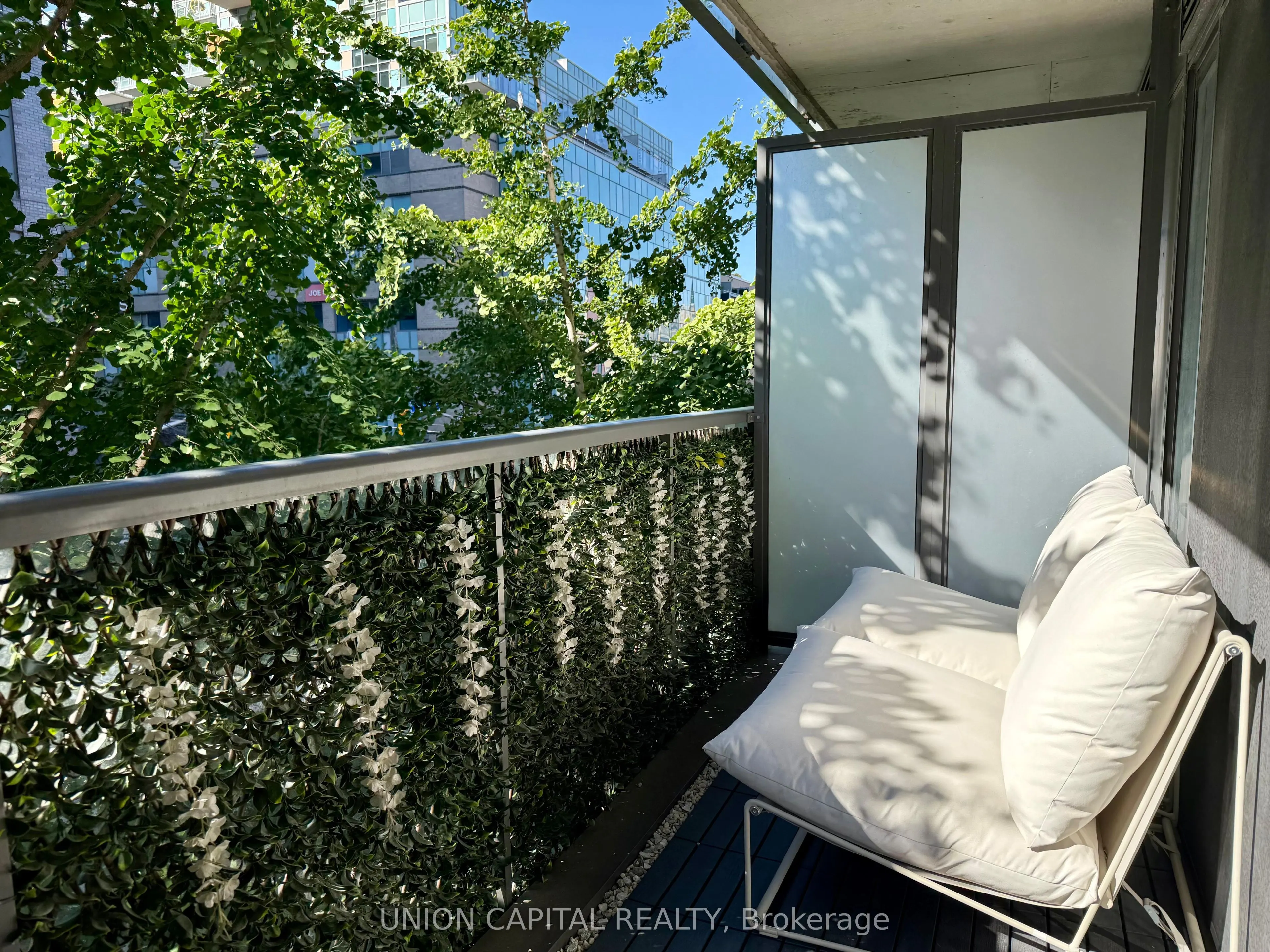 533 Richmond Street, #307