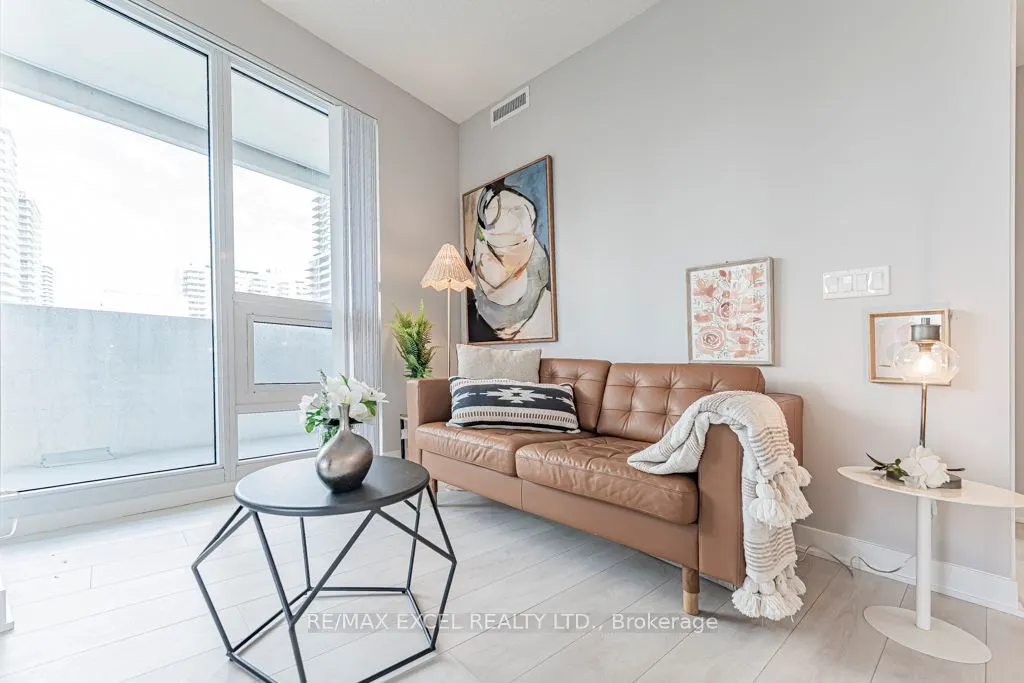 2221 Yonge Street, #1302