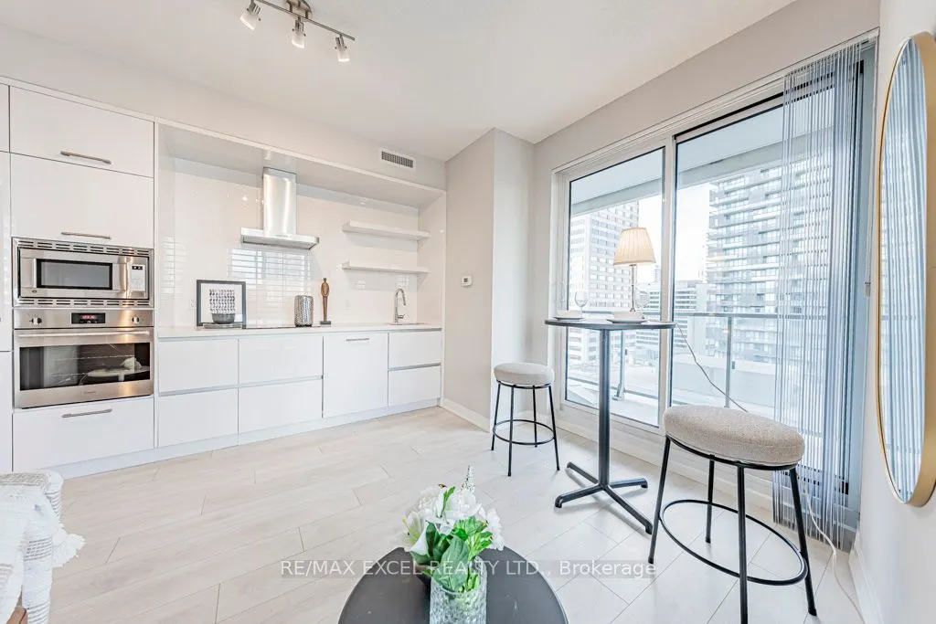 2221 Yonge Street, #1302