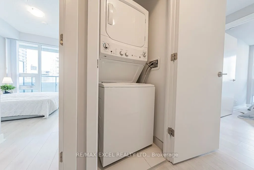 2221 Yonge Street, #1302