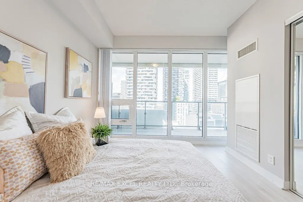 2221 Yonge Street, #1302