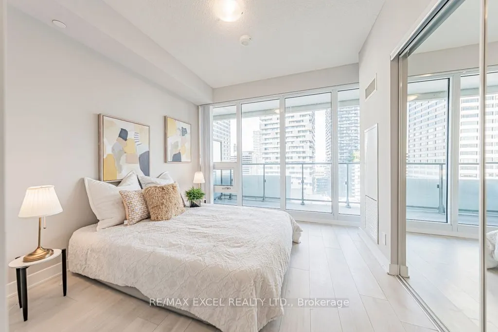 2221 Yonge Street, #1302