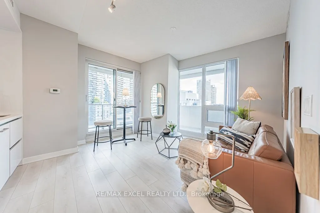 2221 Yonge Street, #1302