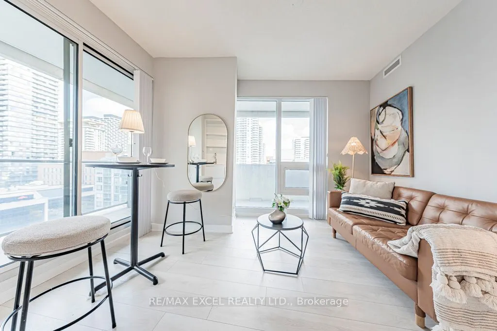 2221 Yonge Street, #1302