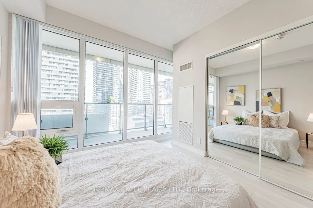 2221 Yonge Street, #1302