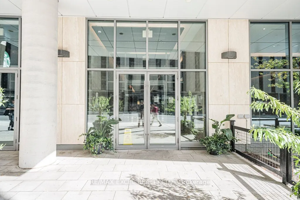 2221 Yonge Street, #1302