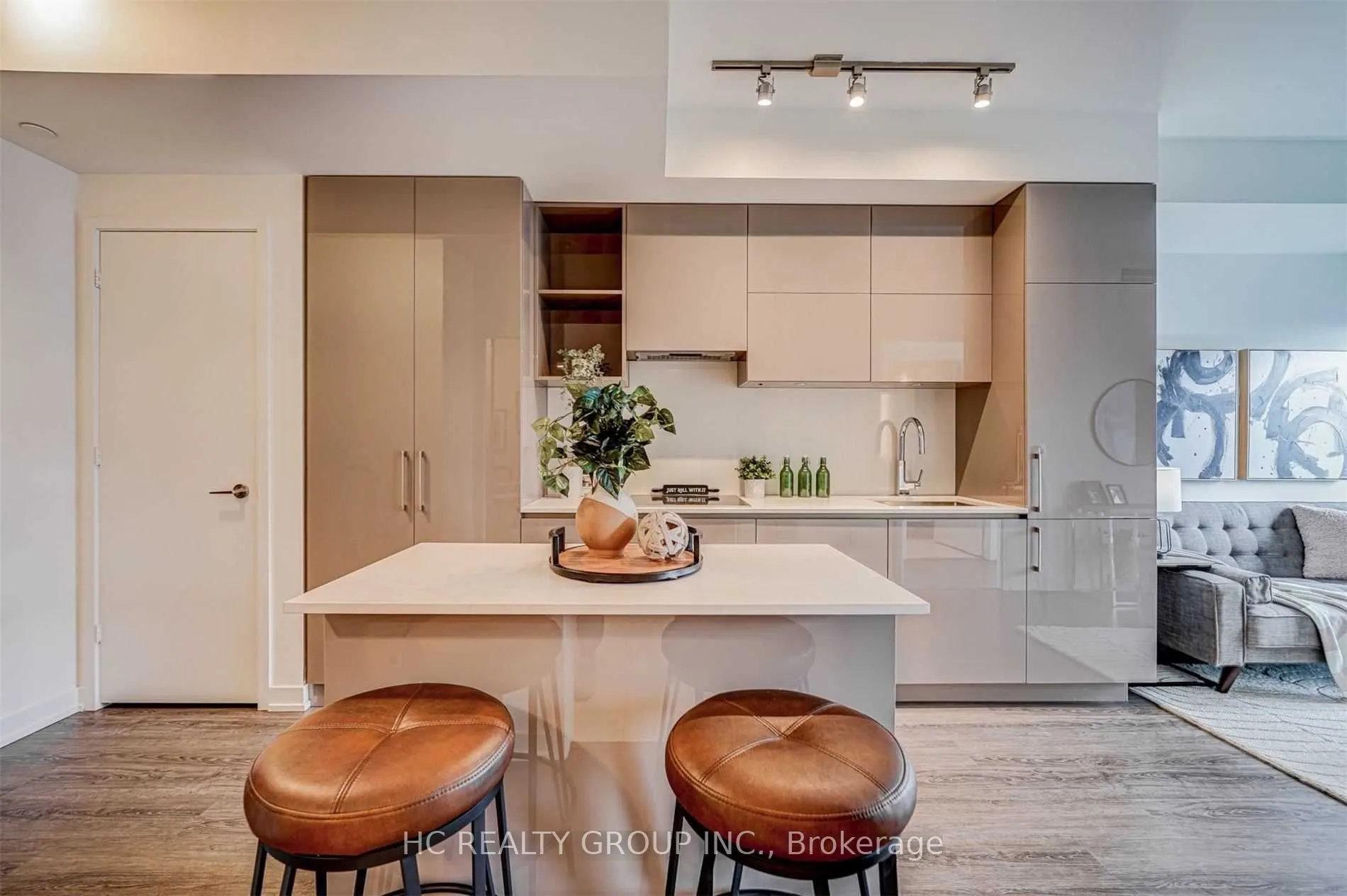 1 Yorkville Avenue, #4001