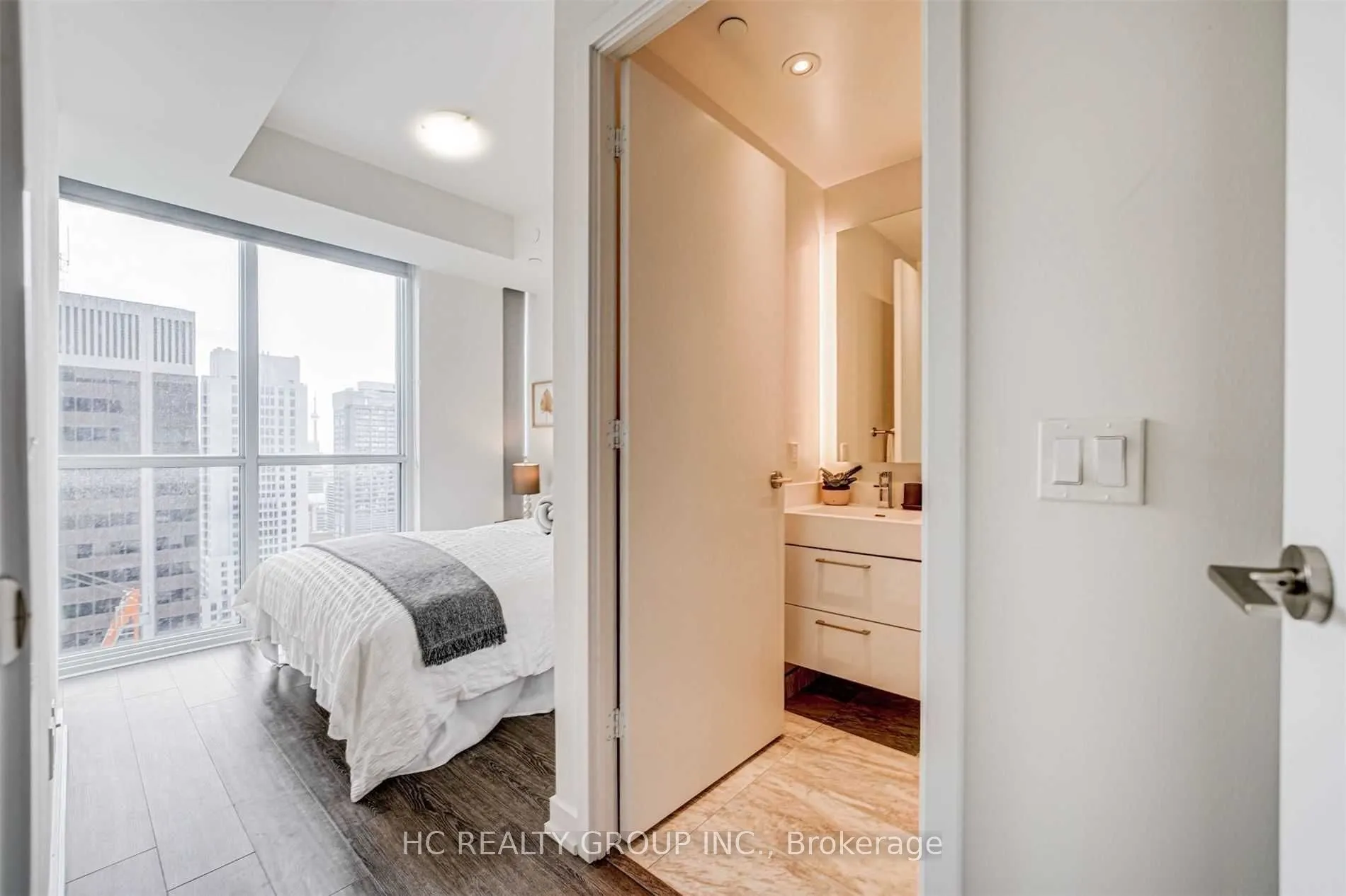 1 Yorkville Avenue, #4001