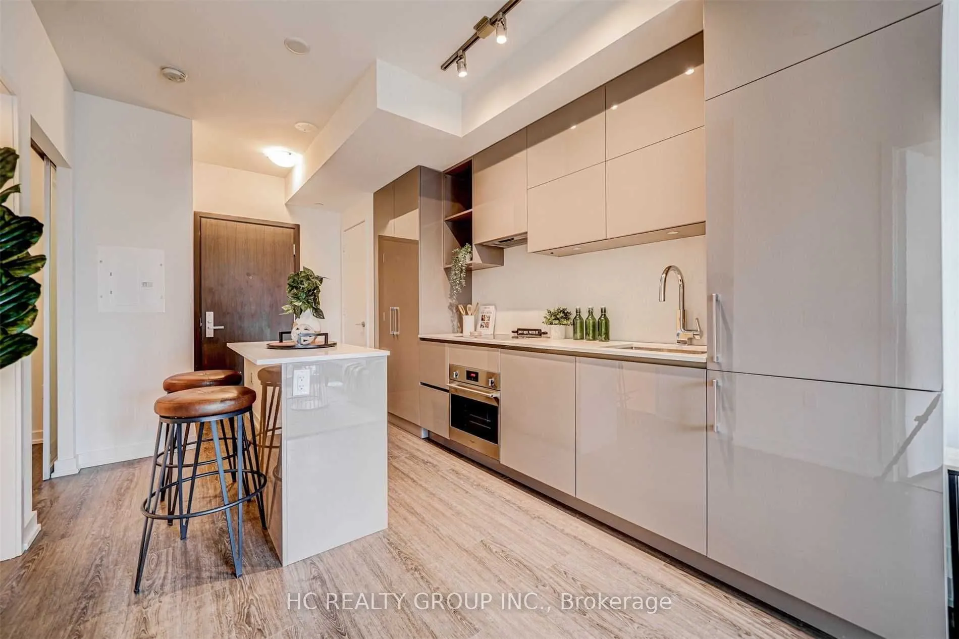 1 Yorkville Avenue, #4001