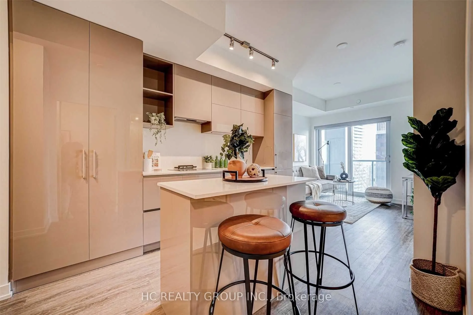 1 Yorkville Avenue, #4001