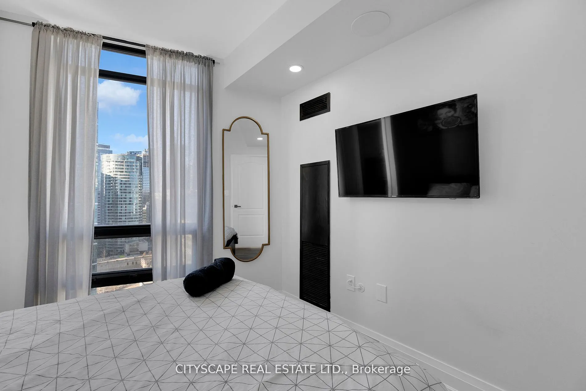 3 Navy Wharf Court N, #2308