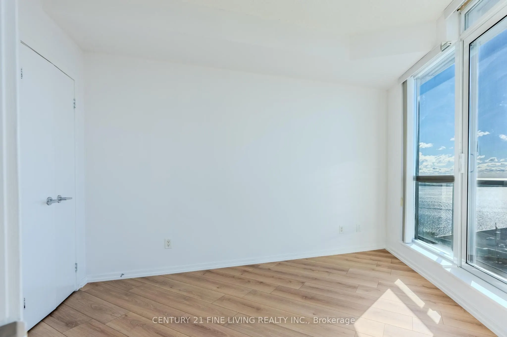 208 Queens Quay W, #2407