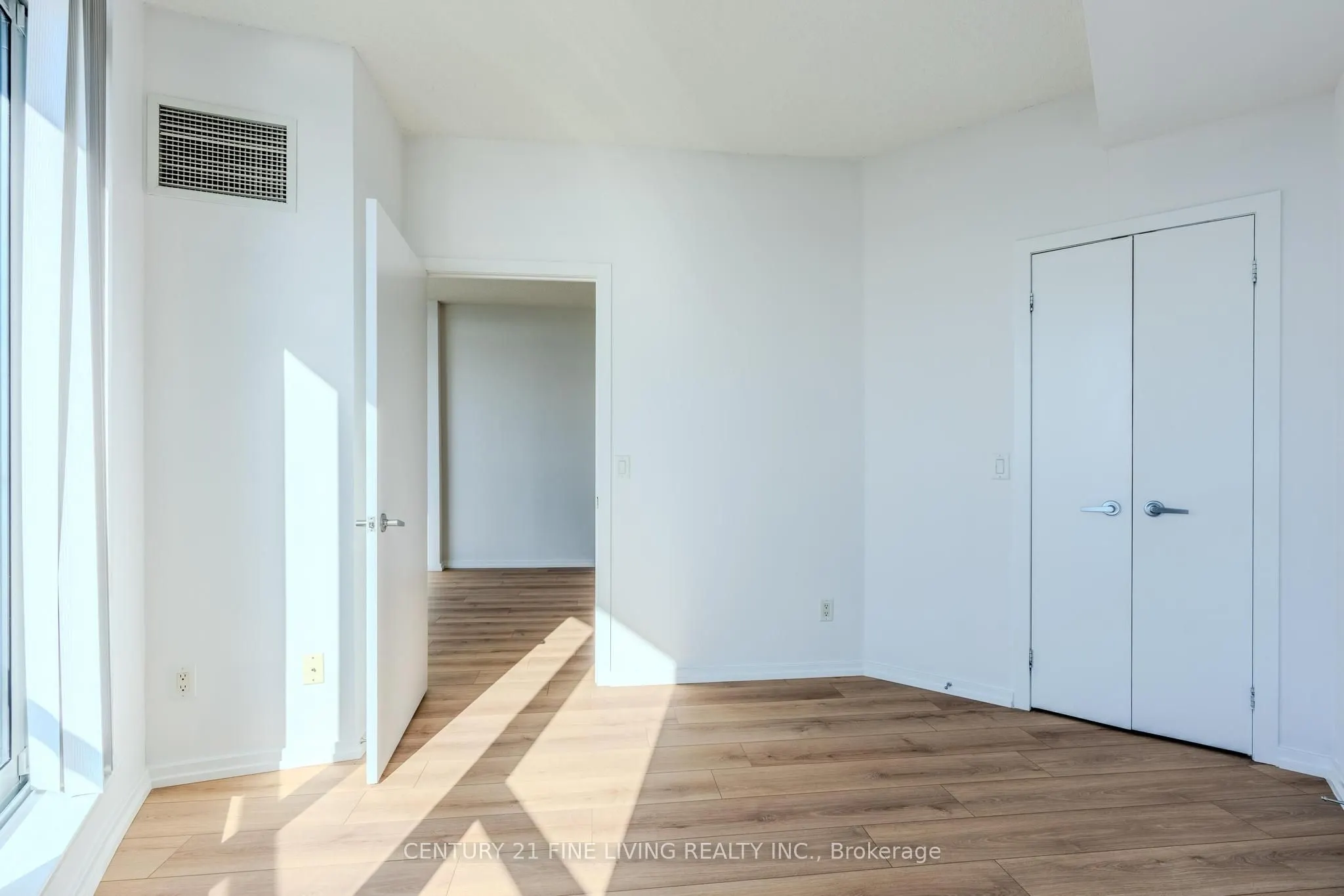 208 Queens Quay W, #2407