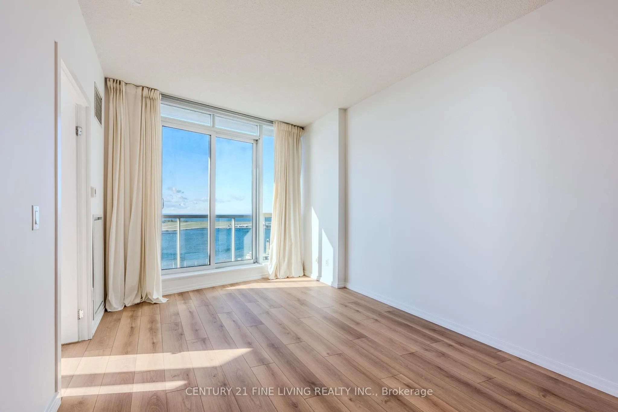208 Queens Quay W, #2407