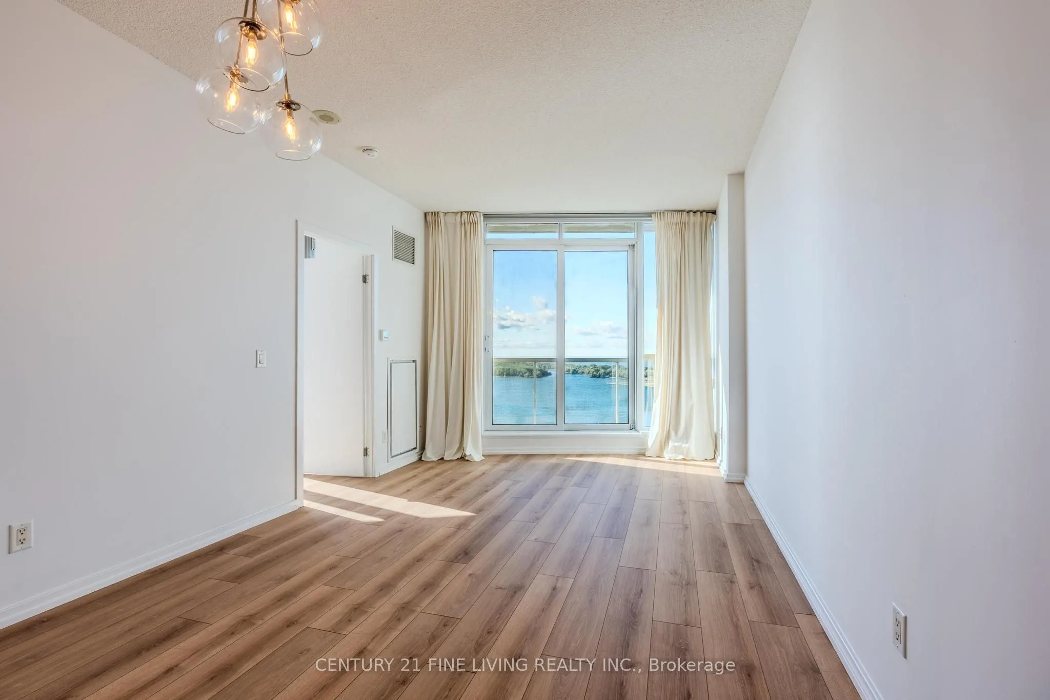 208 Queens Quay W, #2407
