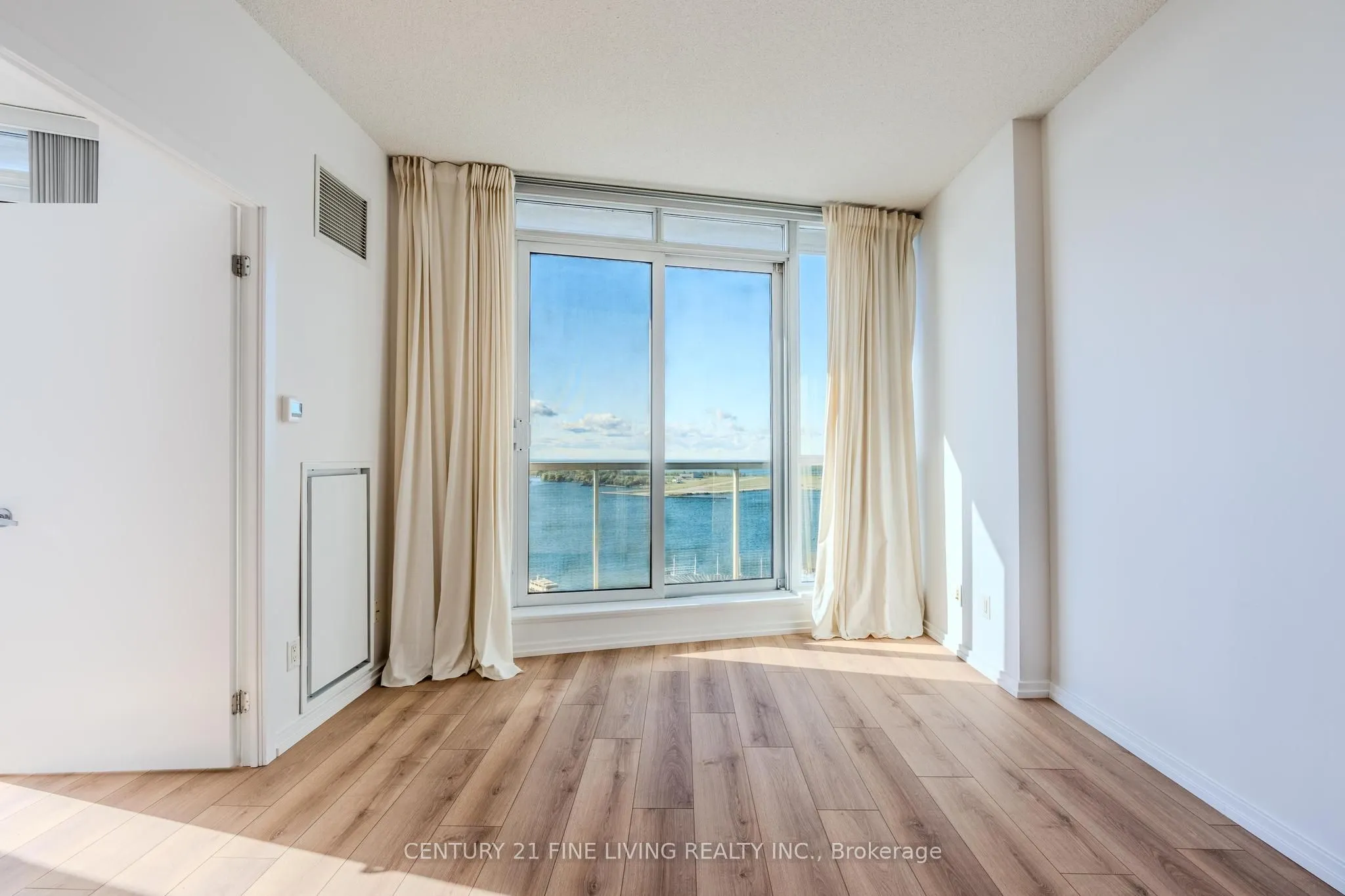208 Queens Quay W, #2407