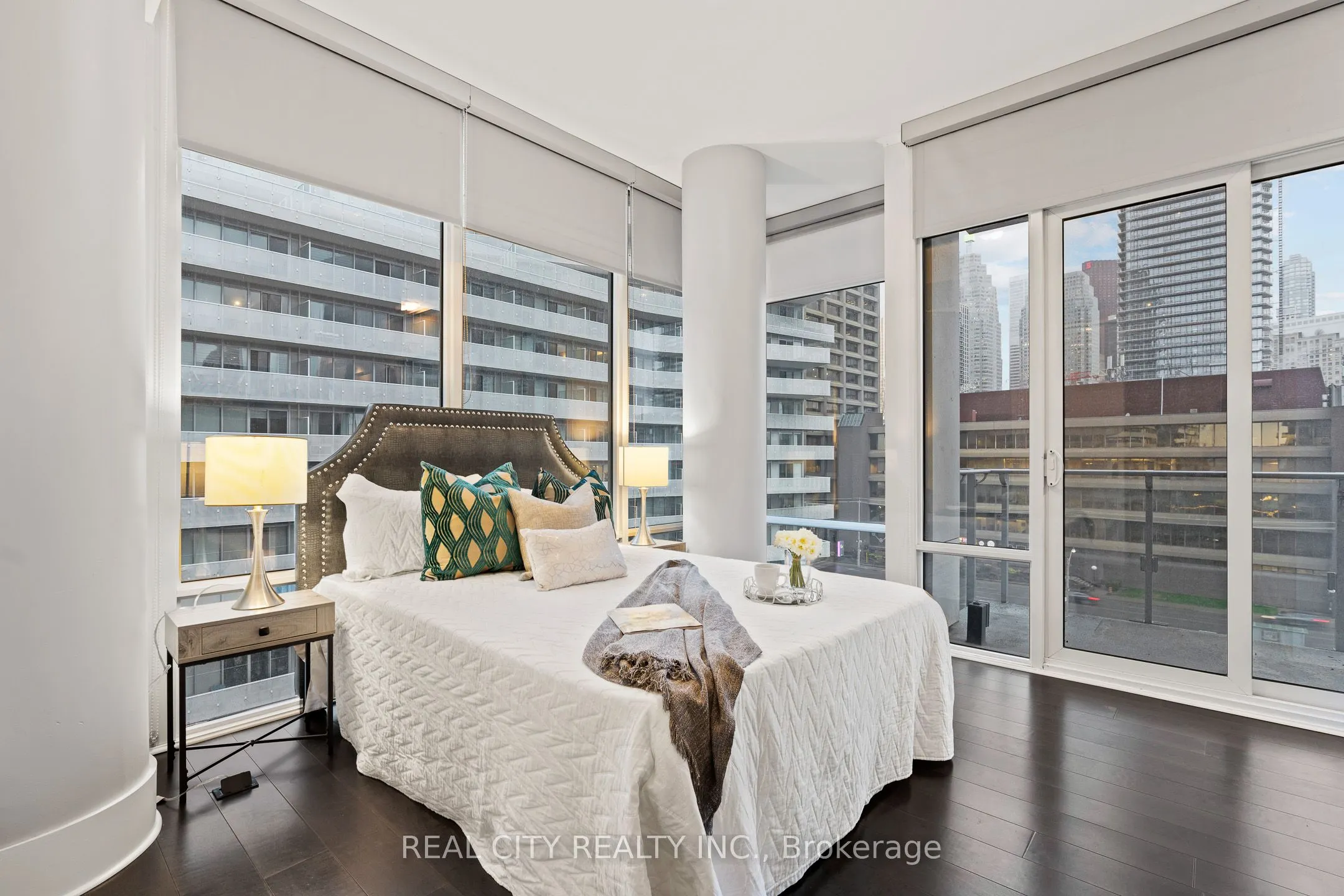 29 Queens Quay E, #626
