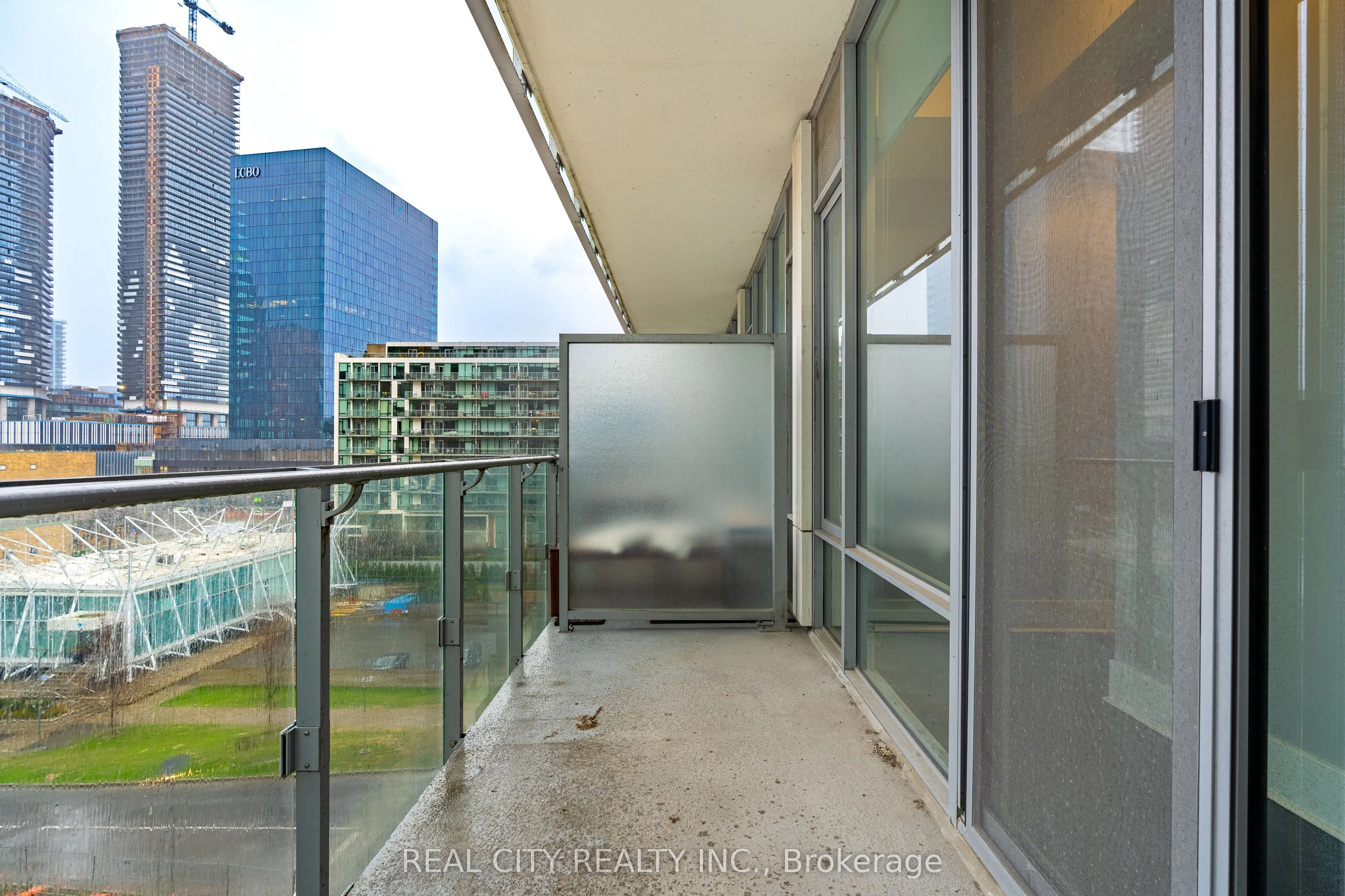 29 Queens Quay E, #626