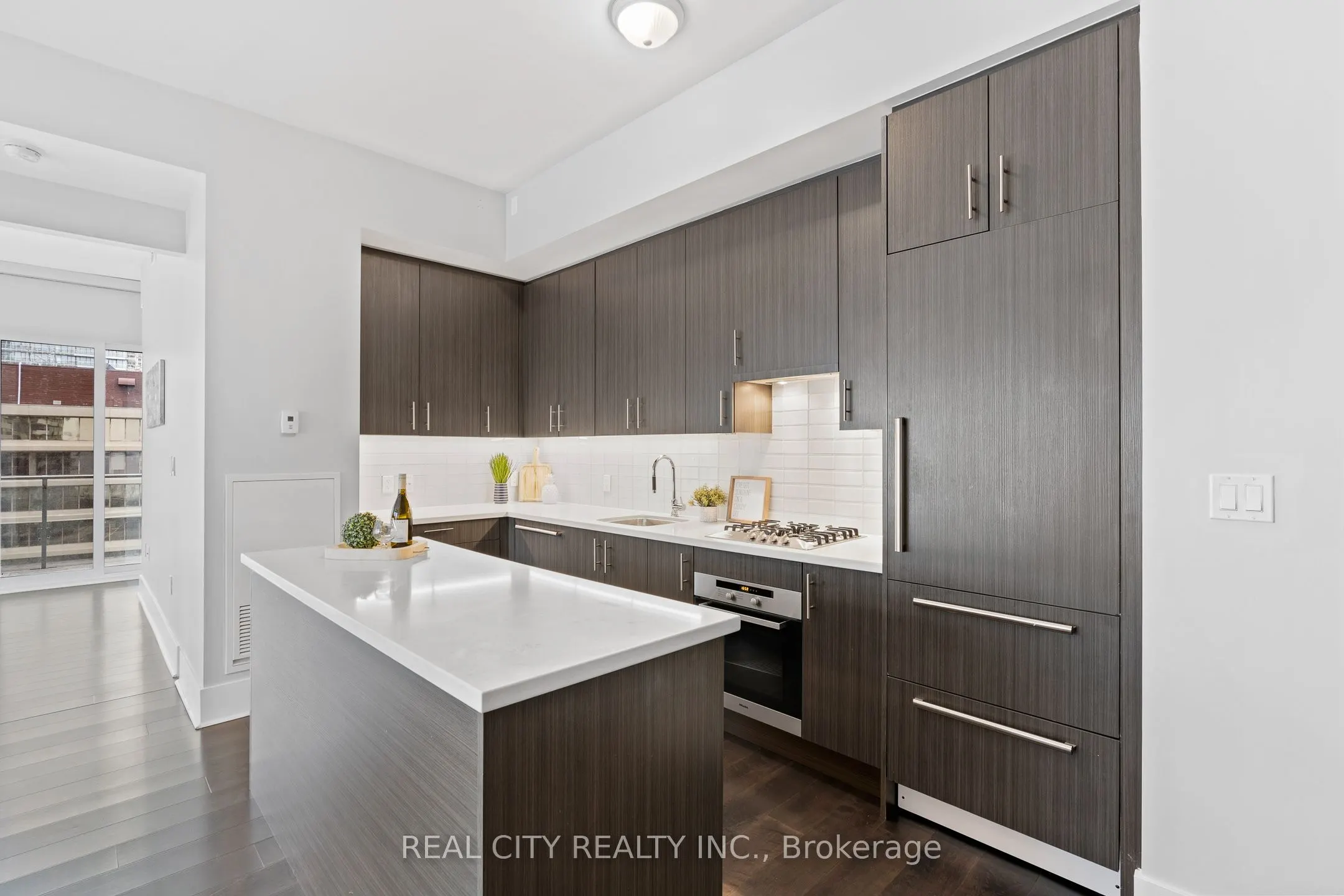 29 Queens Quay E, #626