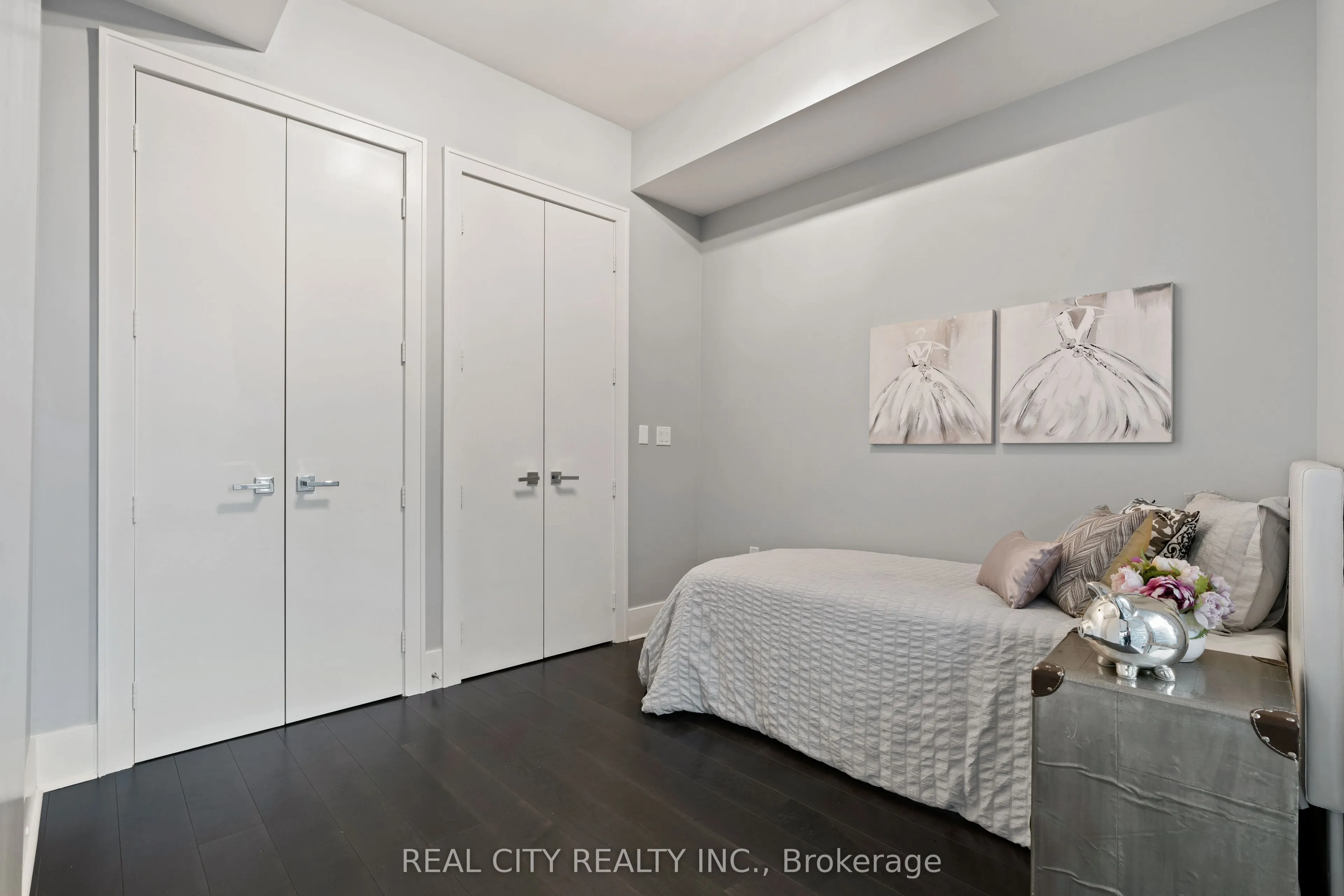29 Queens Quay E, #626