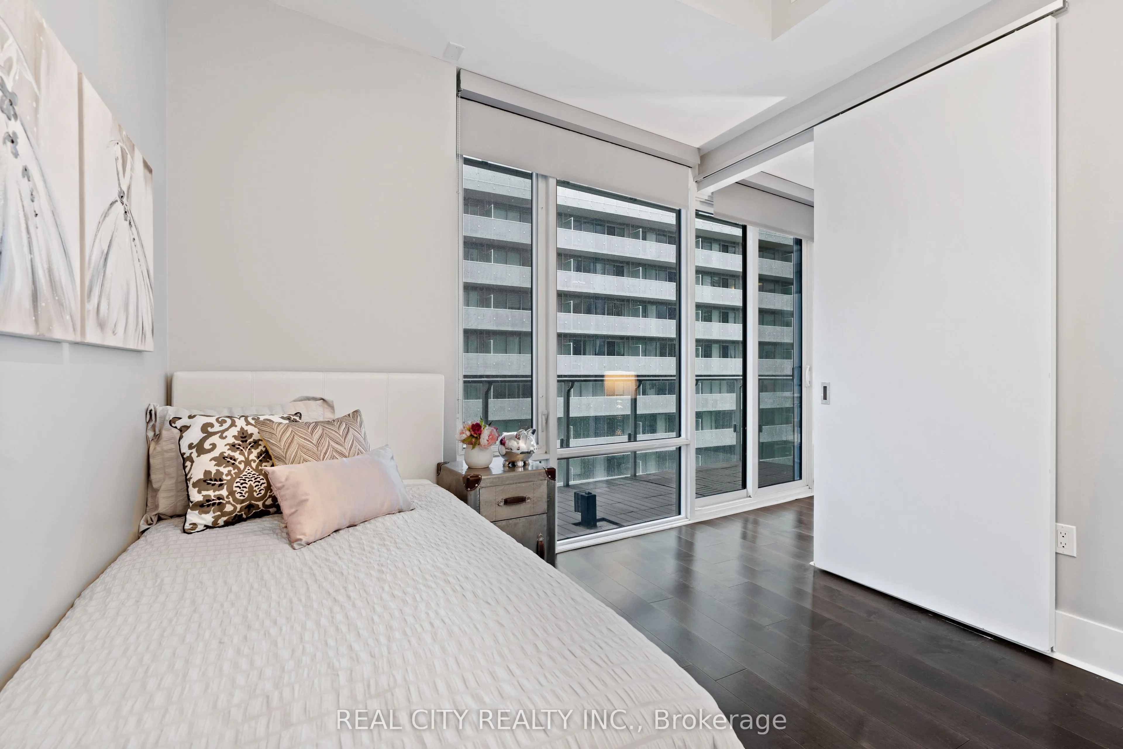 29 Queens Quay E, #626