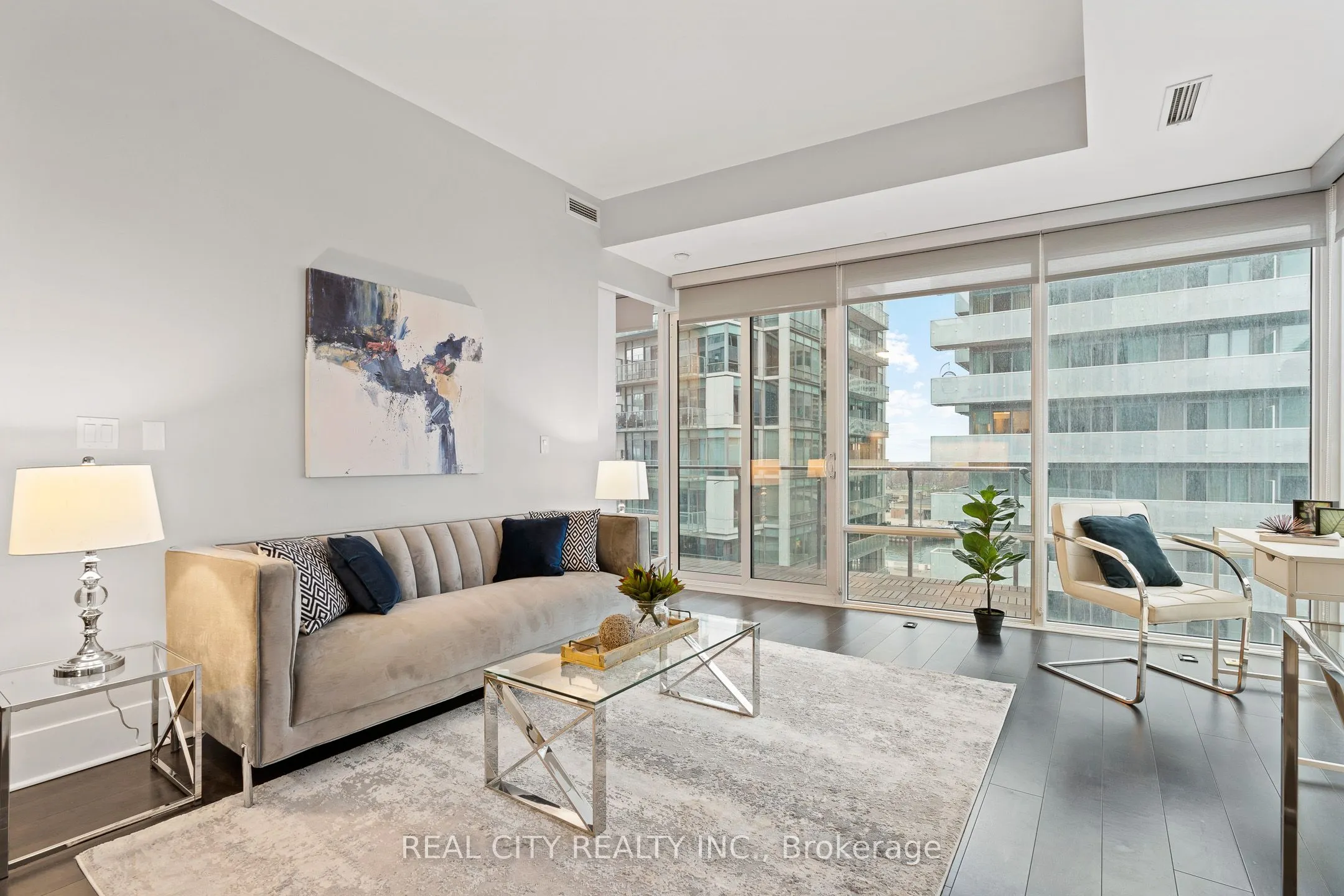 29 Queens Quay E, #626