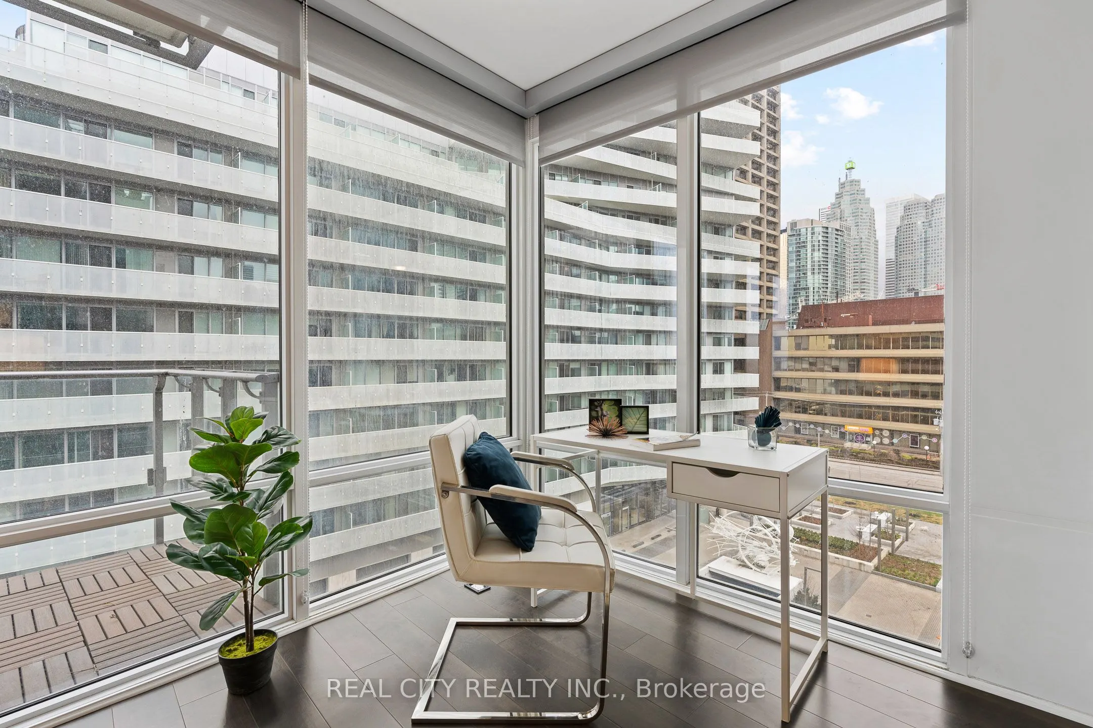 29 Queens Quay E, #626