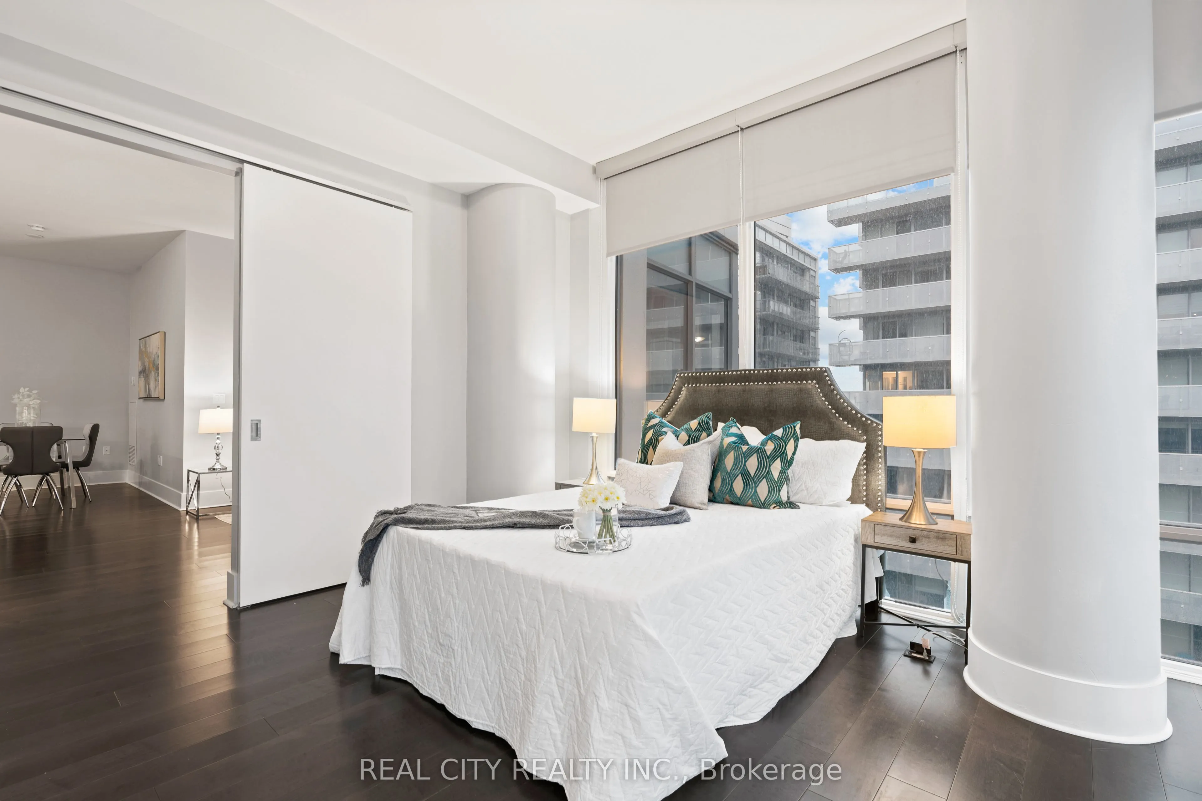 29 Queens Quay E, #626