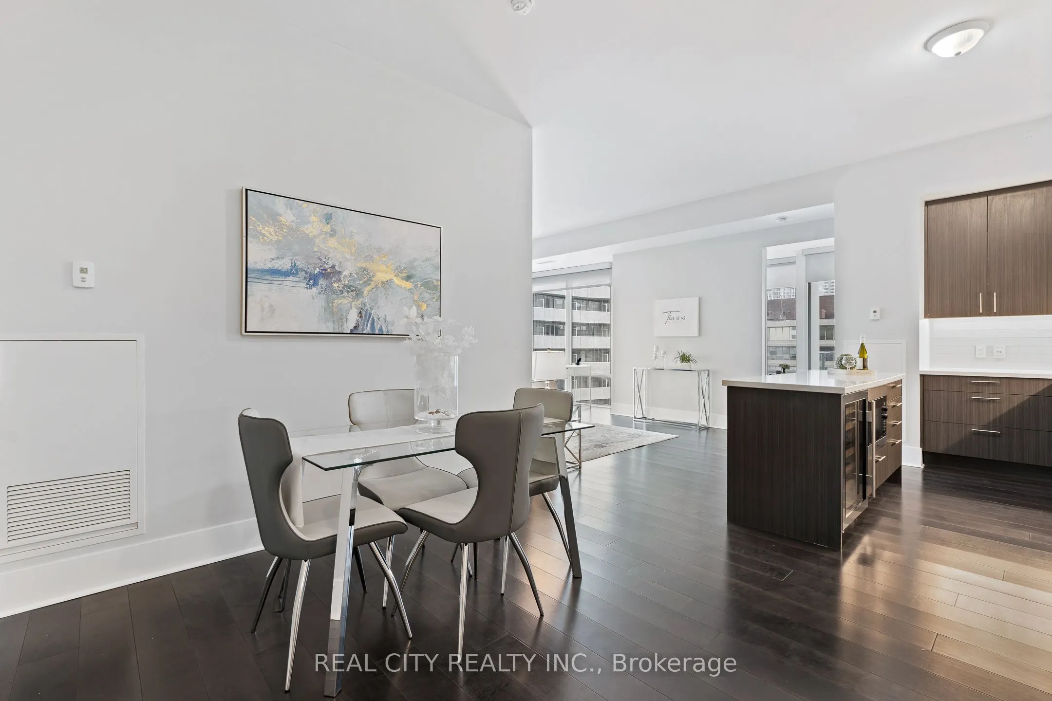 29 Queens Quay E, #626