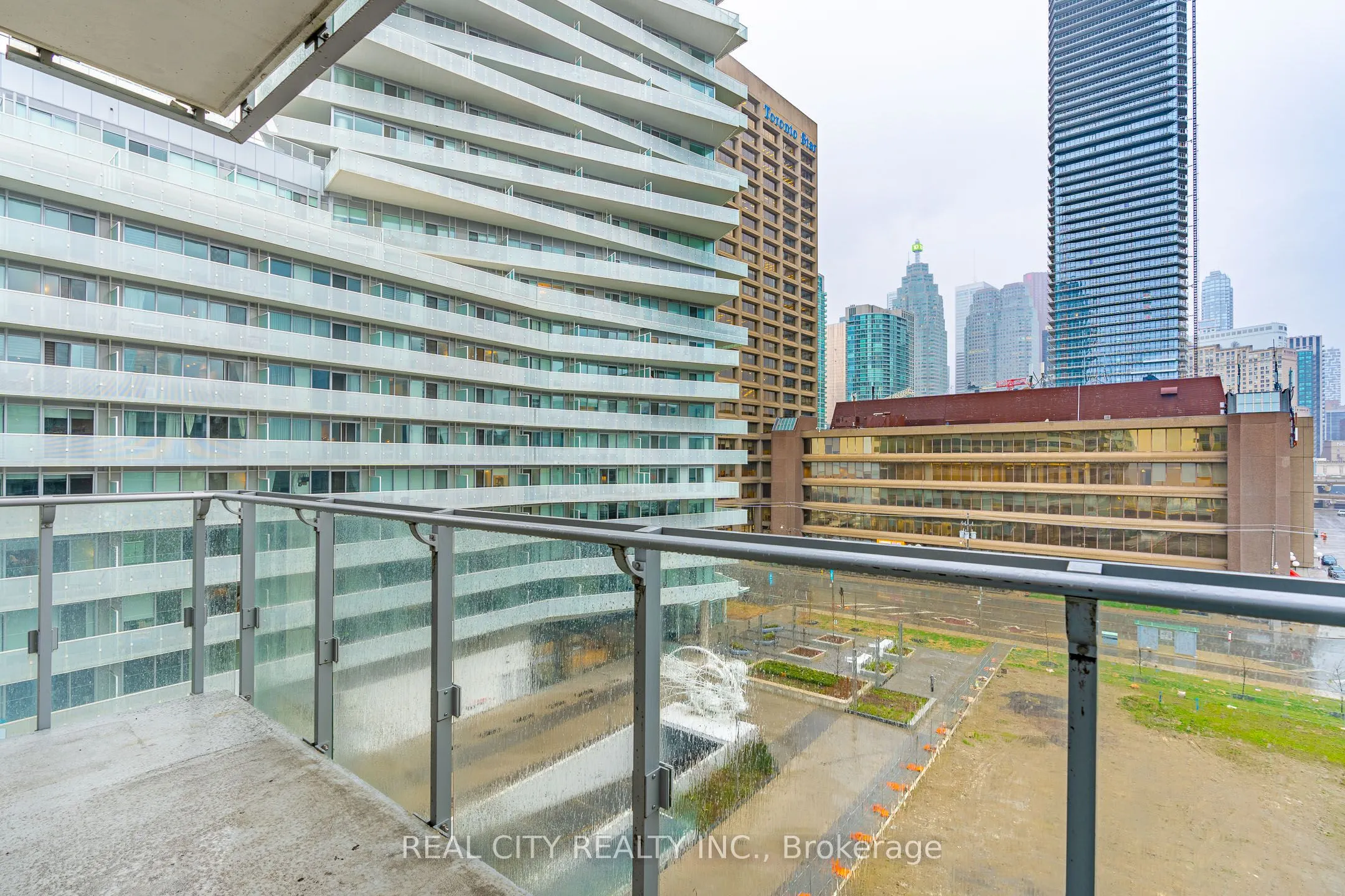 29 Queens Quay E, #626