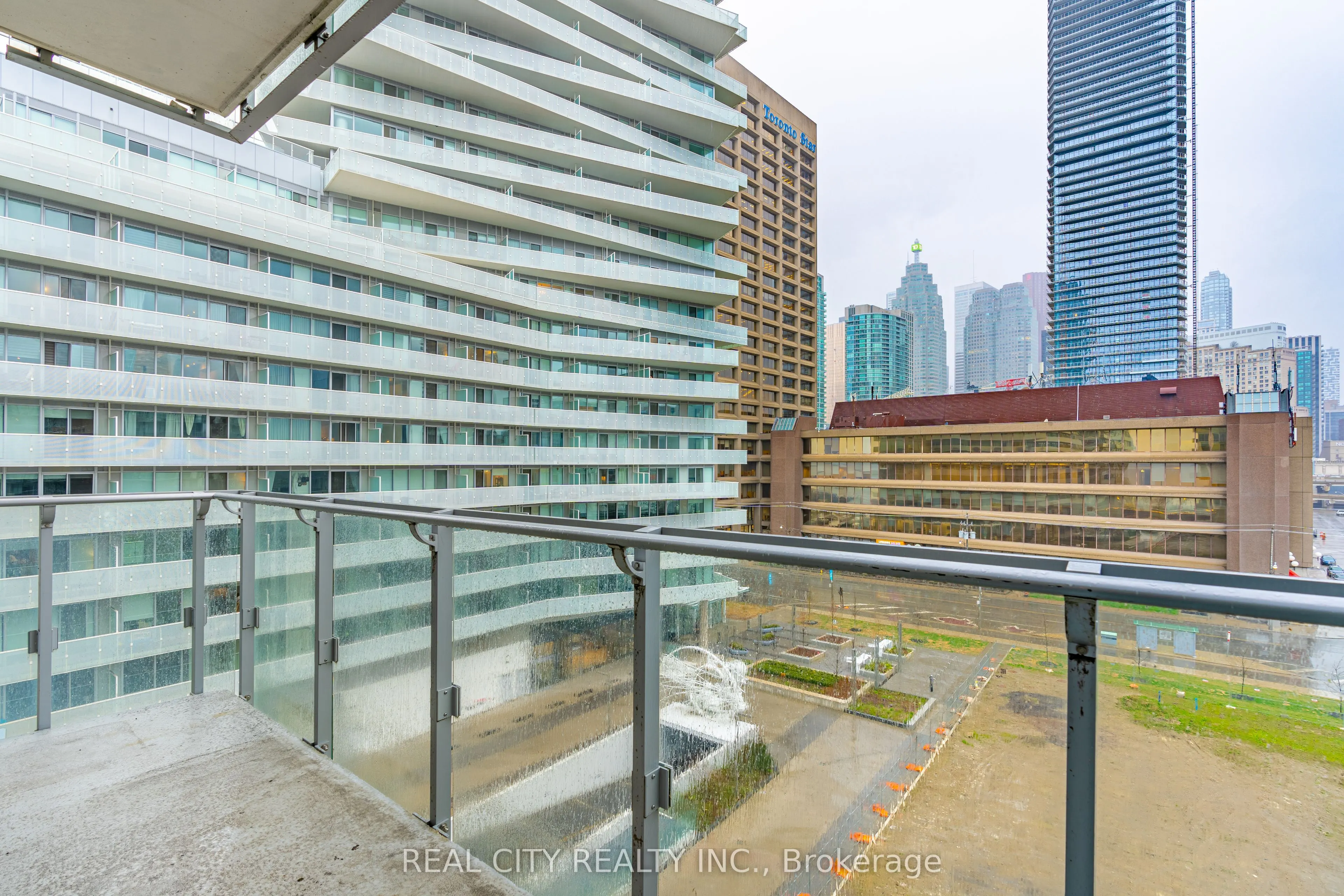 29 Queens Quay E, #626