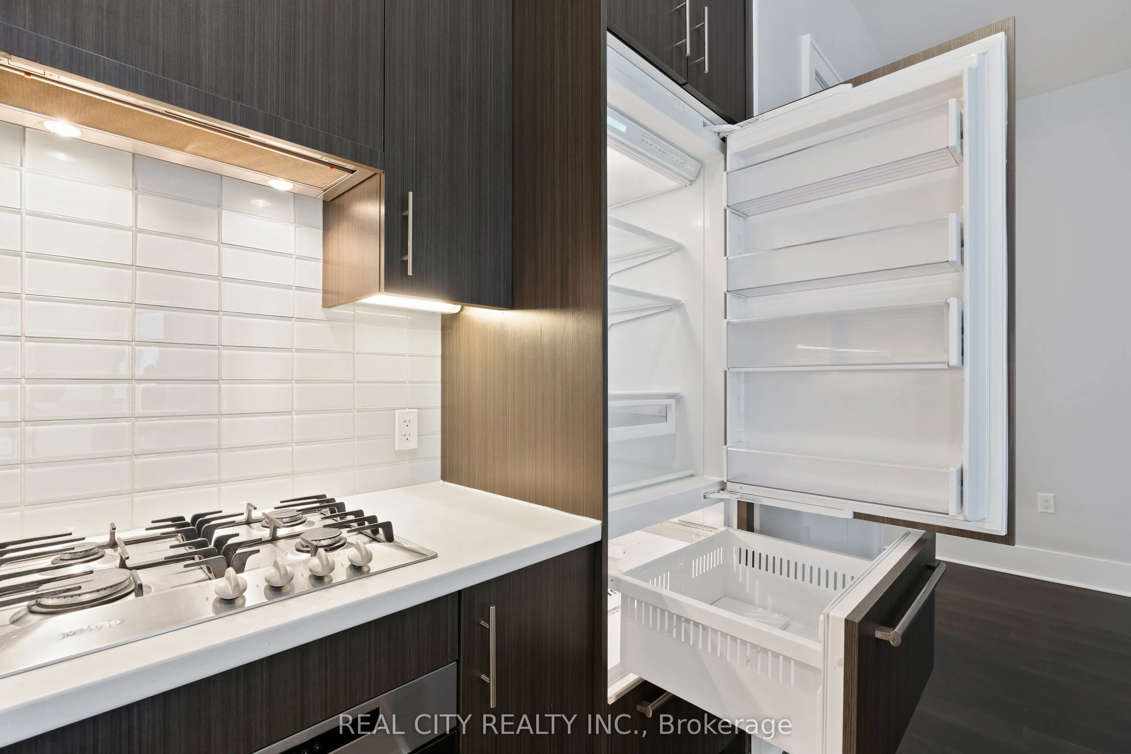 29 Queens Quay E, #626