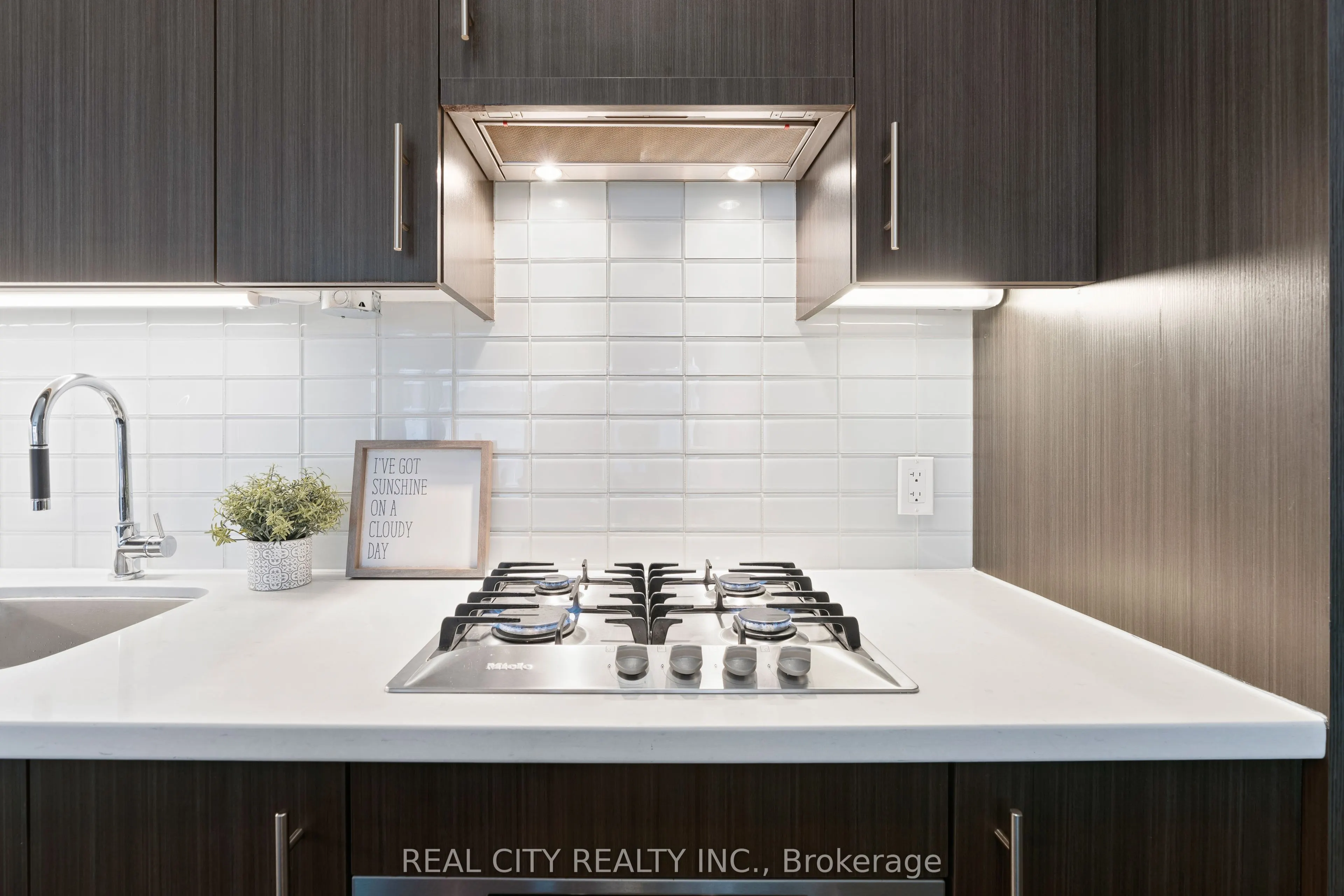 29 Queens Quay E, #626