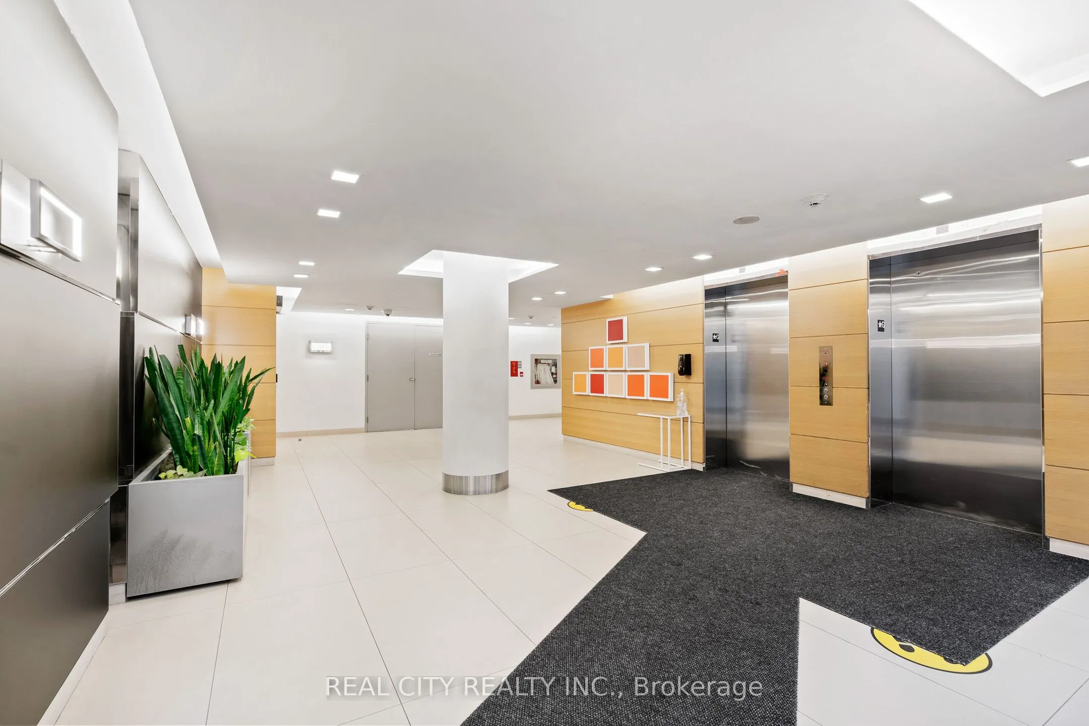 29 Queens Quay E, #626