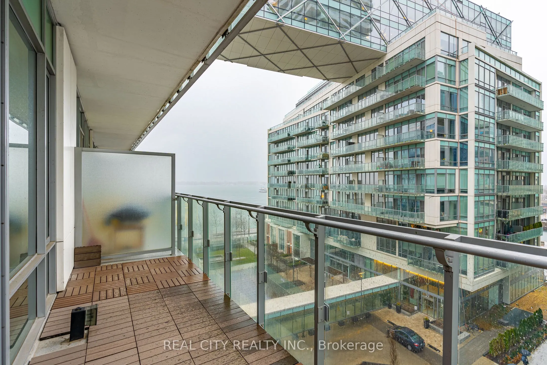 29 Queens Quay E, #626