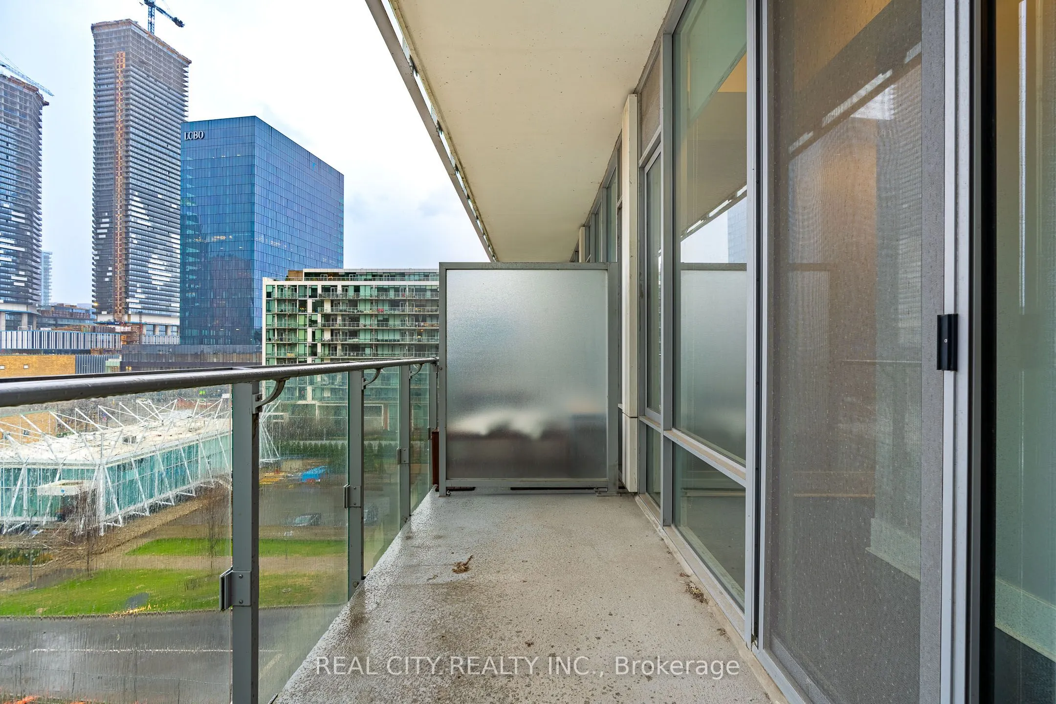 29 Queens Quay E, #626