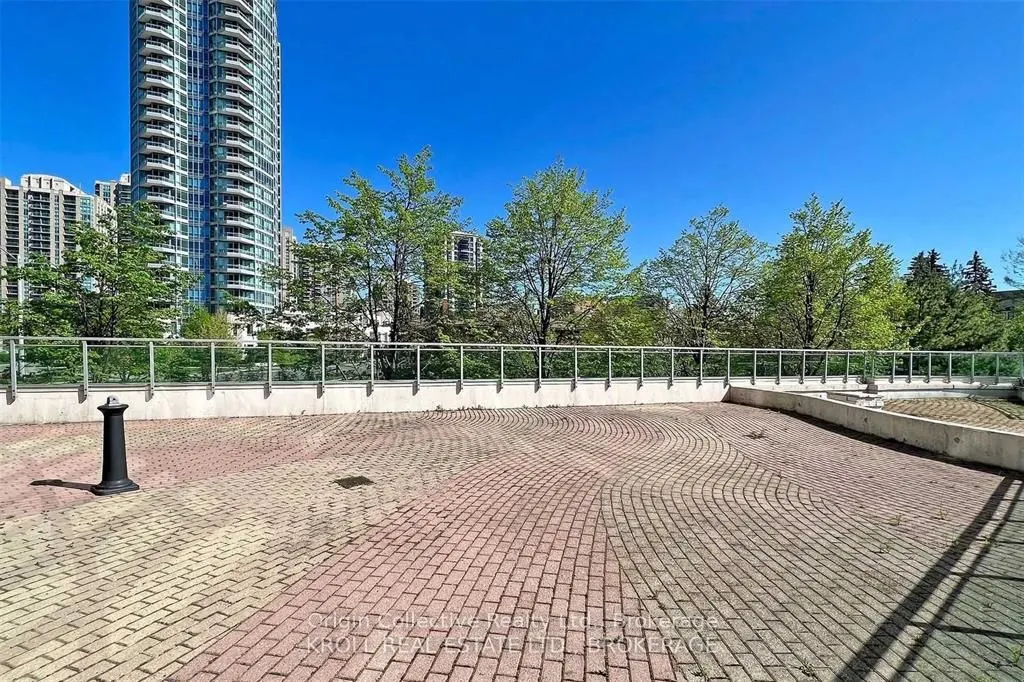 60 Byng Avenue, #812
