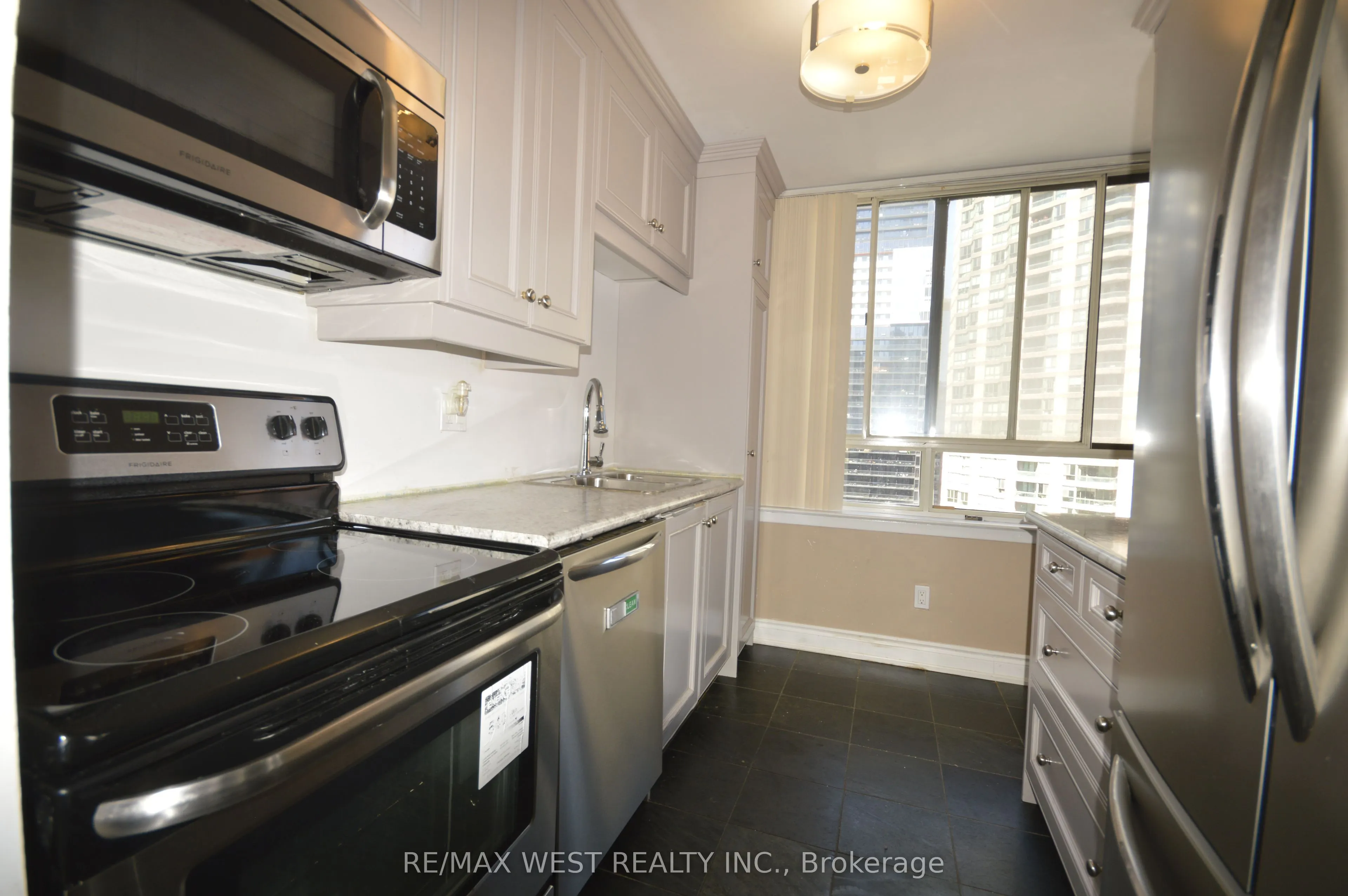 633 Bay Street, #1623