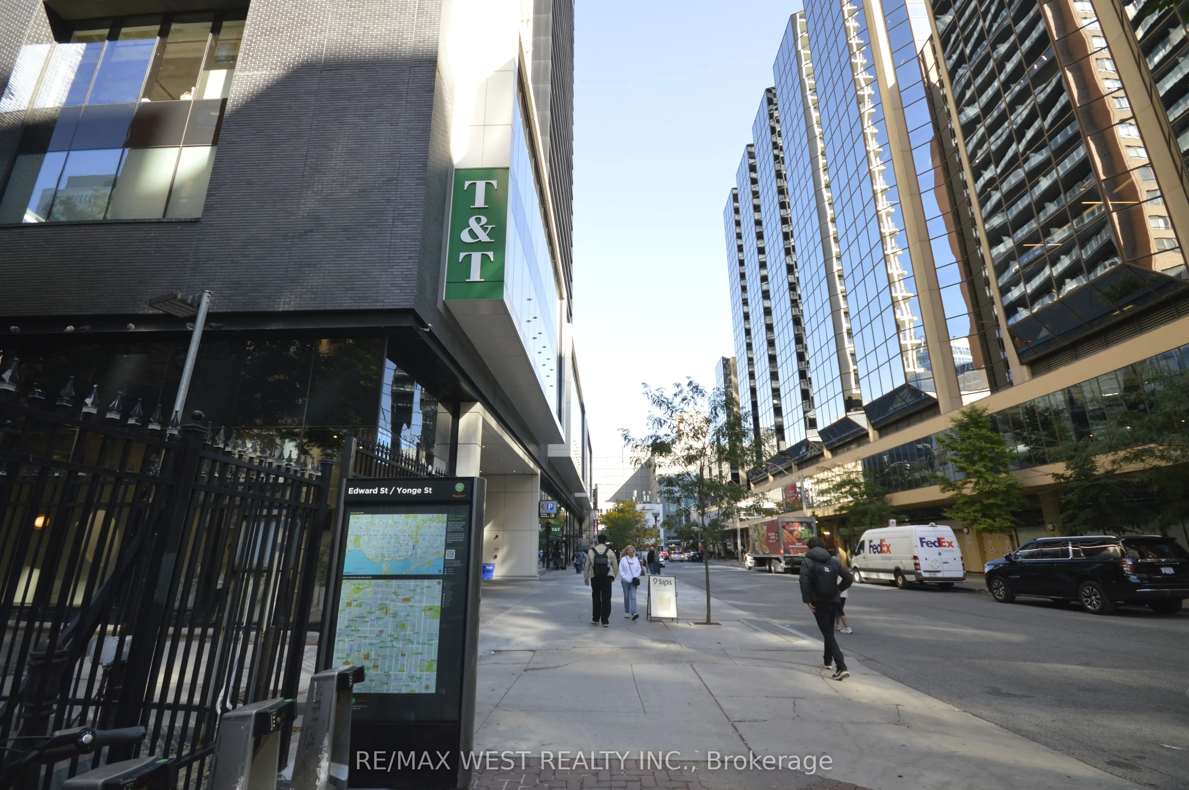 633 Bay Street, #1623